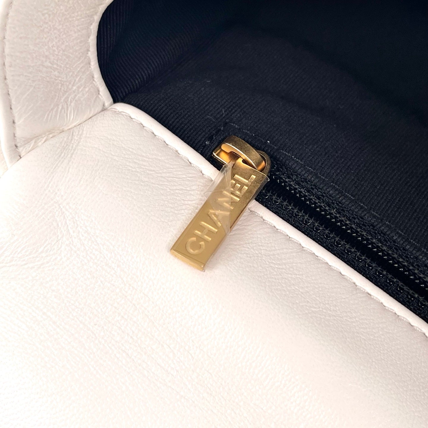 Chanel White Lambskin 19 Line Shoulder Bag [Used]