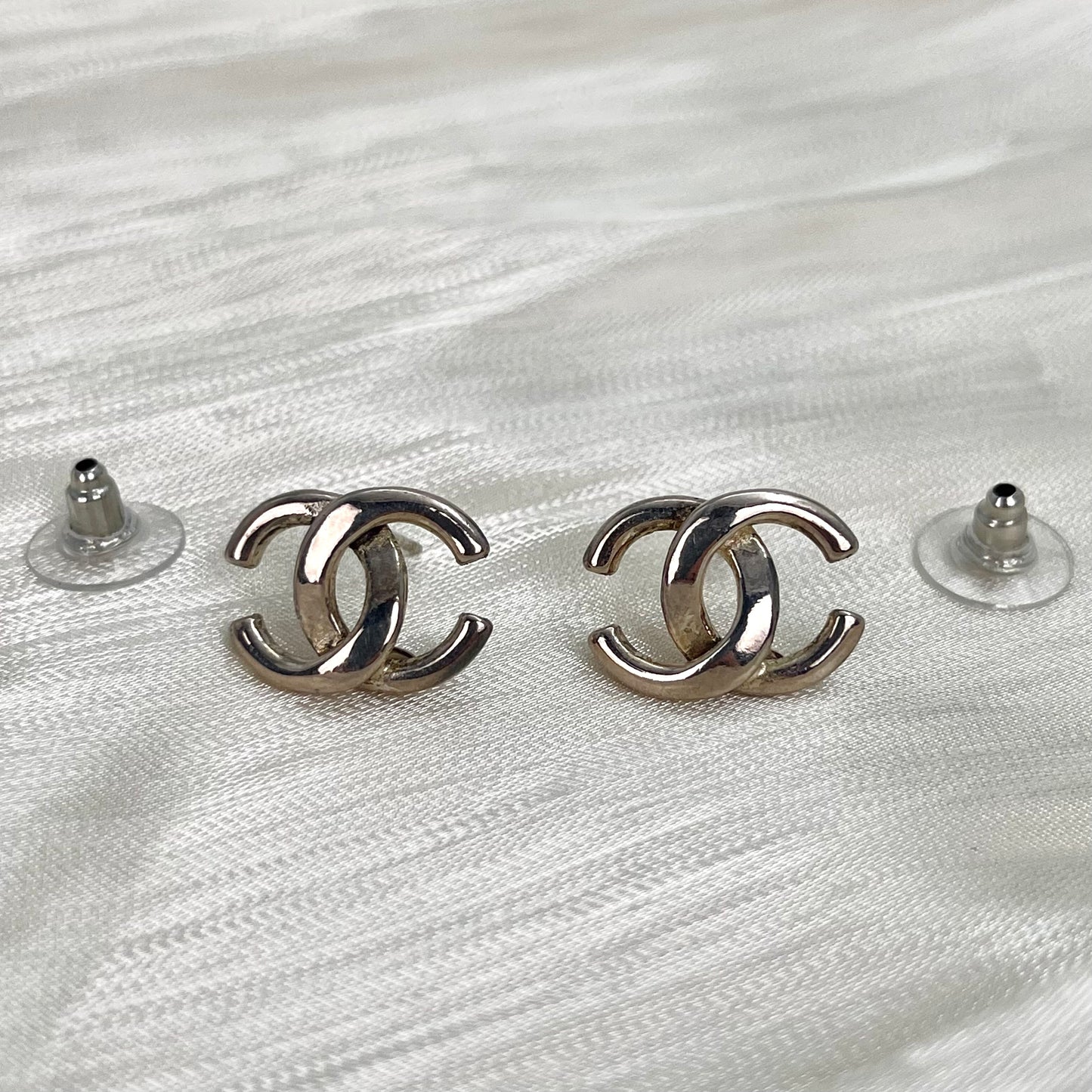 Chanel Icon Stud Earrings – 01P [Used]