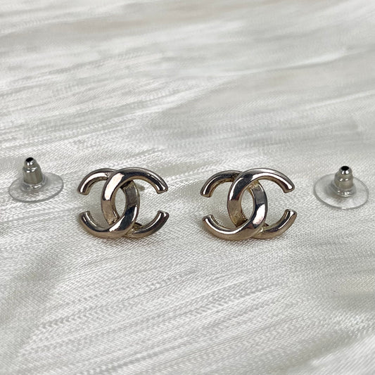 Chanel Icon Stud Earrings – 01P [Used]