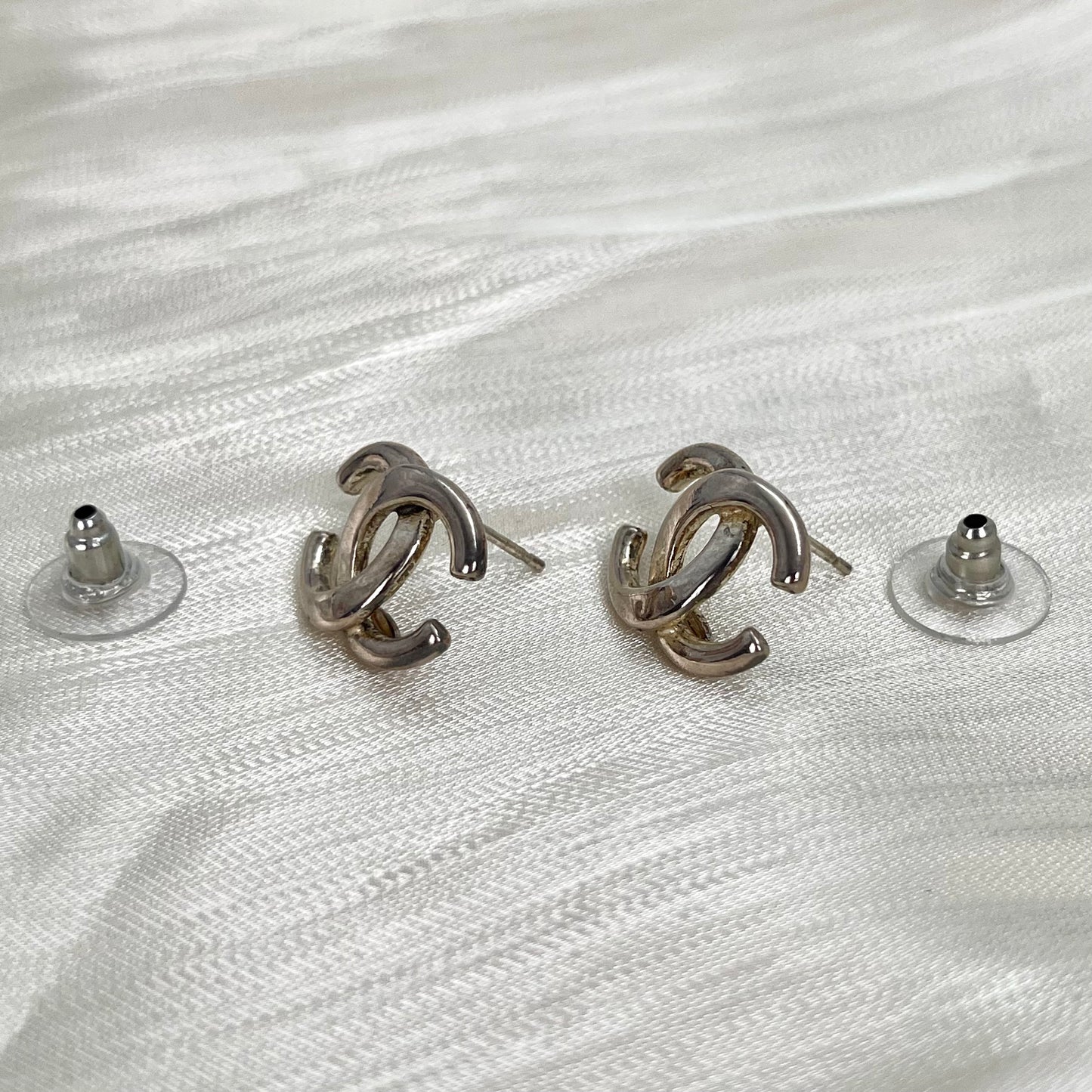 Chanel Icon Stud Earrings – 01P [Used]