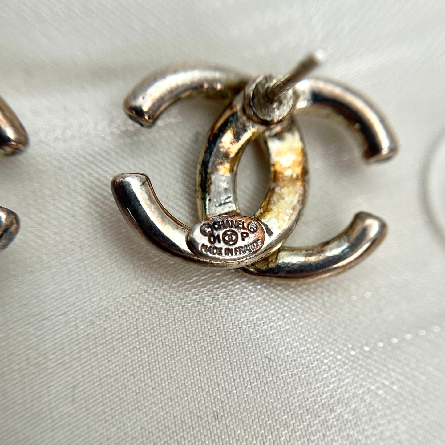 Chanel Icon Stud Earrings – 01P [Used]