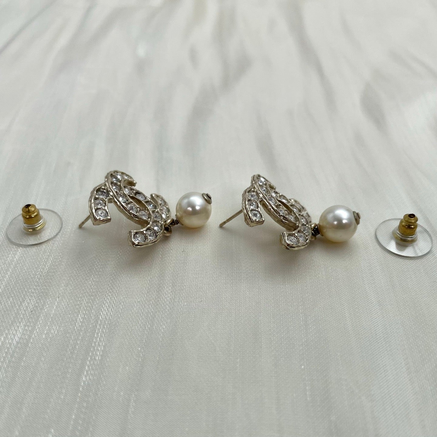 CHANEL 2021 Gold Double CC rhinestone Pearl Drop Earrings [Used]
