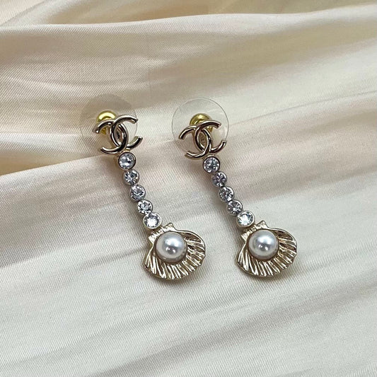 Chanel Gold-Tone CC Rhinestone Pearl Shell Drop Earrings I25C 3.5 × 1.3 cm [Used]