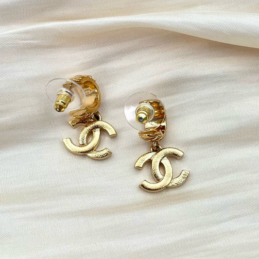 Chanel Gold-Tone Textured Half-Hoop CC Rhinestone Drop Earrings B25C 2.8 × 1.5 cm [Used]