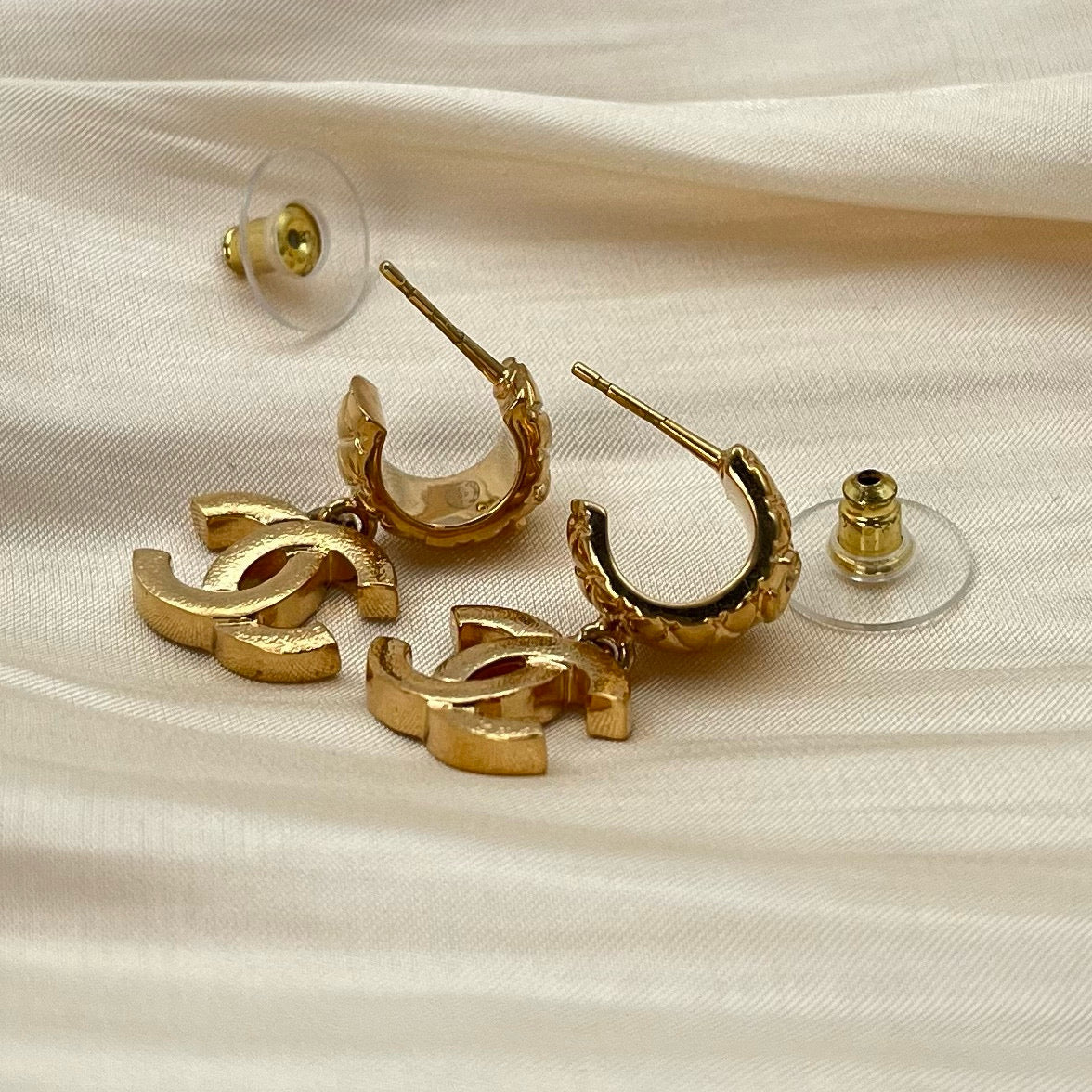 Chanel Gold-Tone Textured Half-Hoop CC Rhinestone Drop Earrings B25C 2.8 × 1.5 cm [Used]