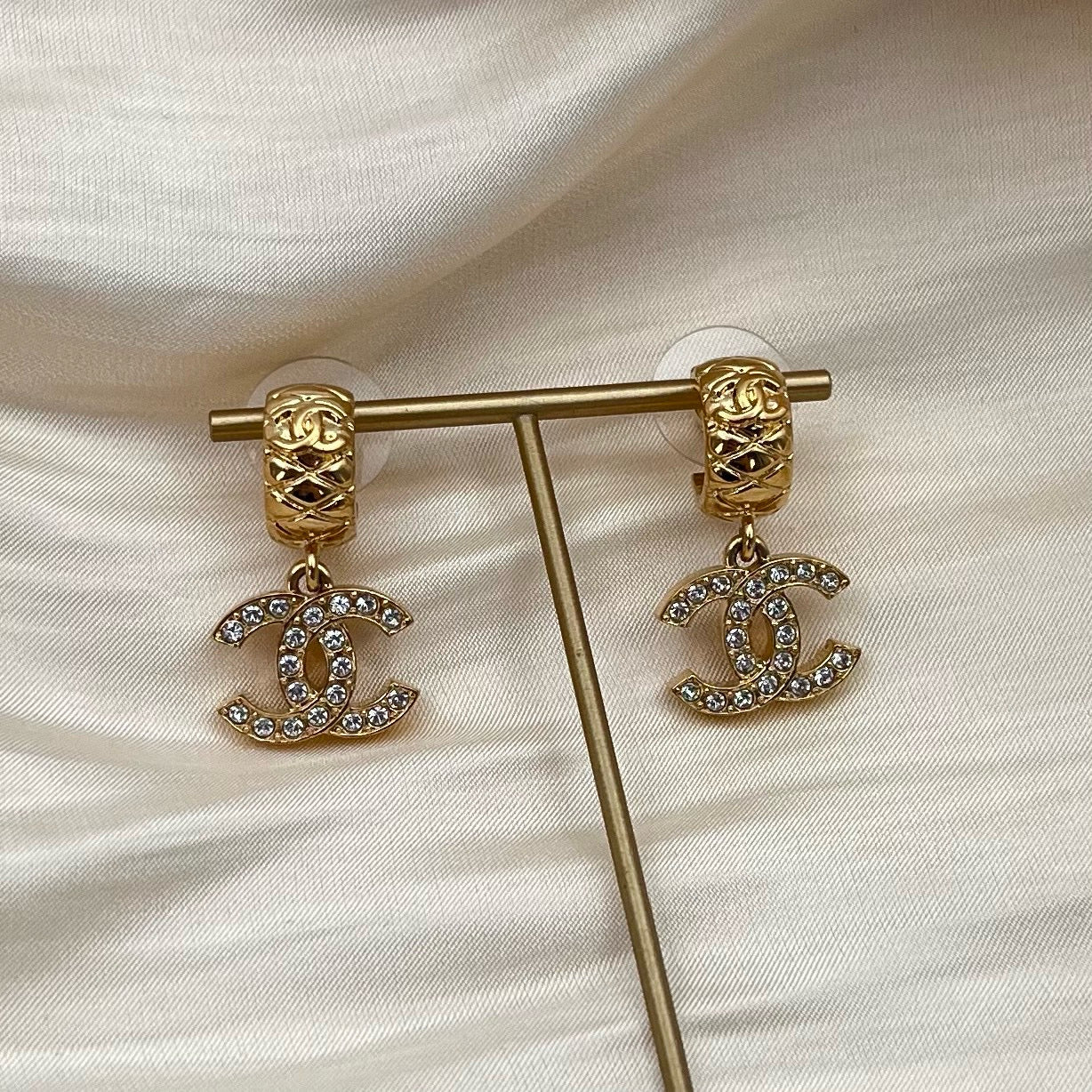 Chanel Gold-Tone Textured Half-Hoop CC Rhinestone Drop Earrings B25C 2.8 × 1.5 cm [Used]
