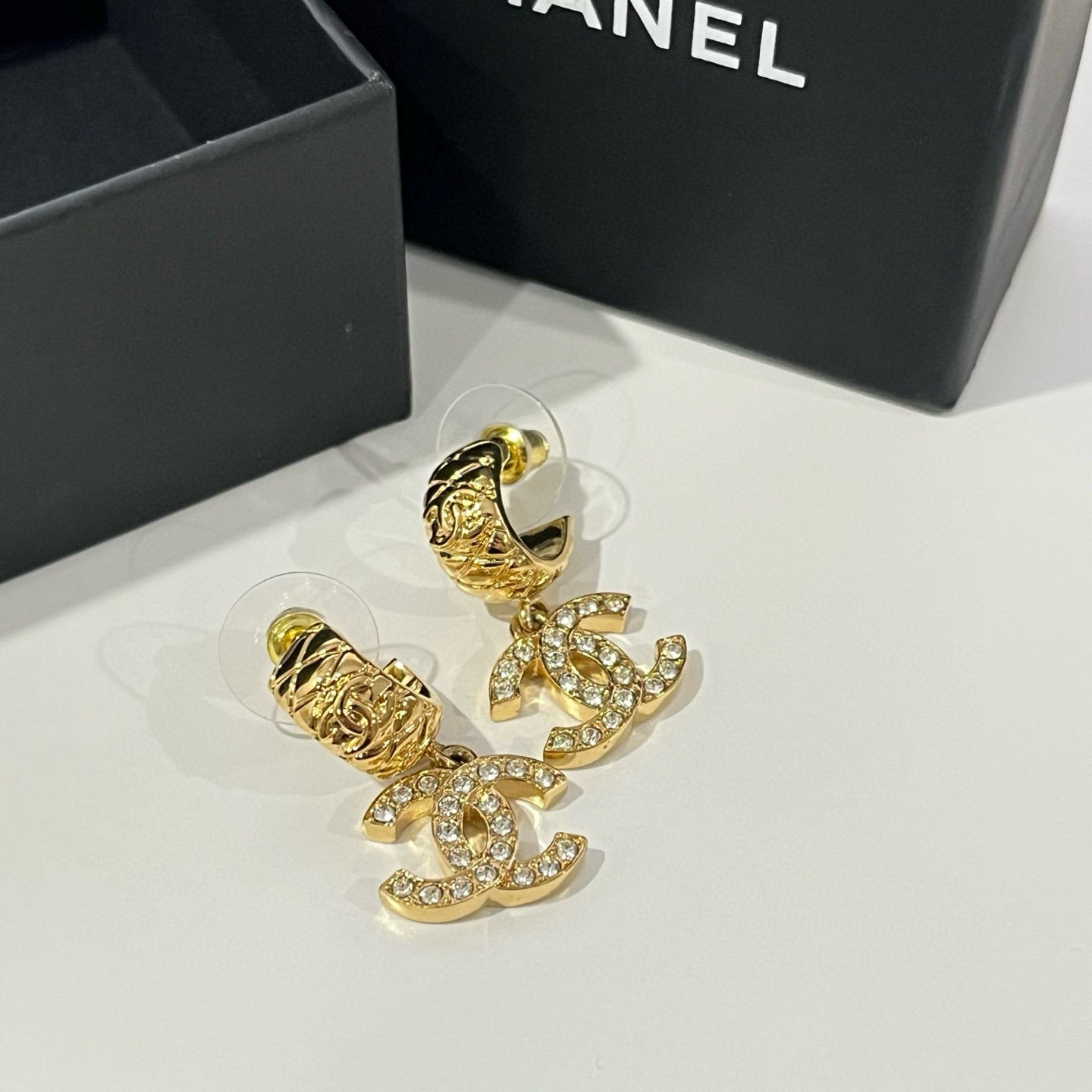 Chanel Gold-Tone Textured Half-Hoop CC Rhinestone Drop Earrings B25C 2.8 × 1.5 cm [Used]