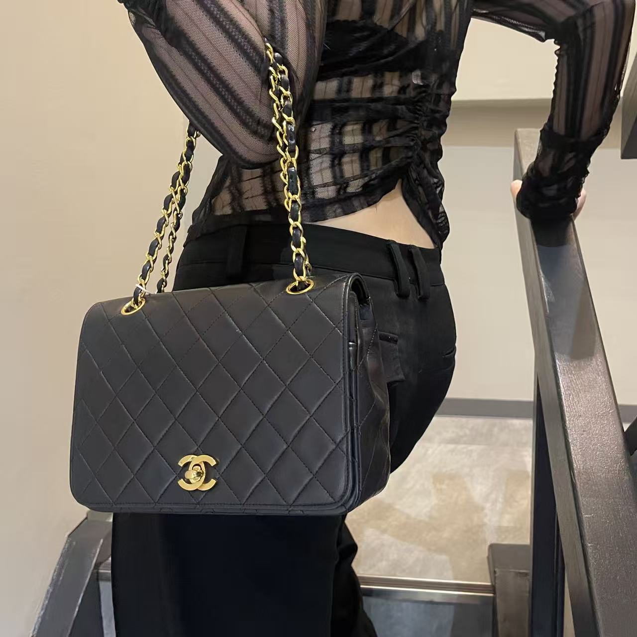 Chanel Black Lambskin Classic Flap Chain Shoulder Bag [Used]