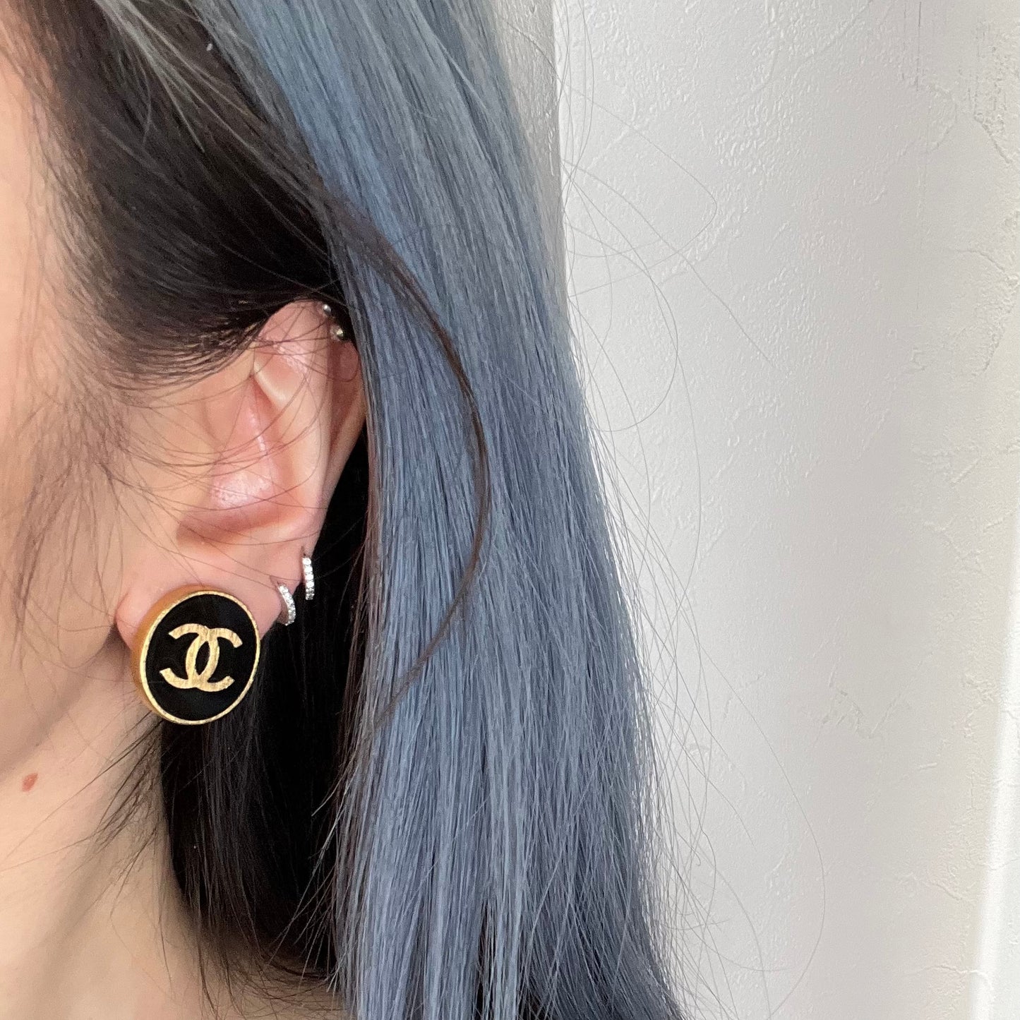 Chanel Black Gold CC Button Clip-On Earrings [Used]