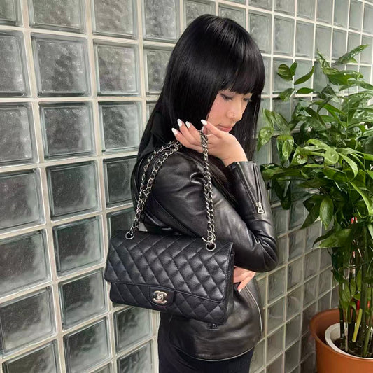 CHANEL Black Calfskin Classic Double Flap 25 Shoulderbag [Used]