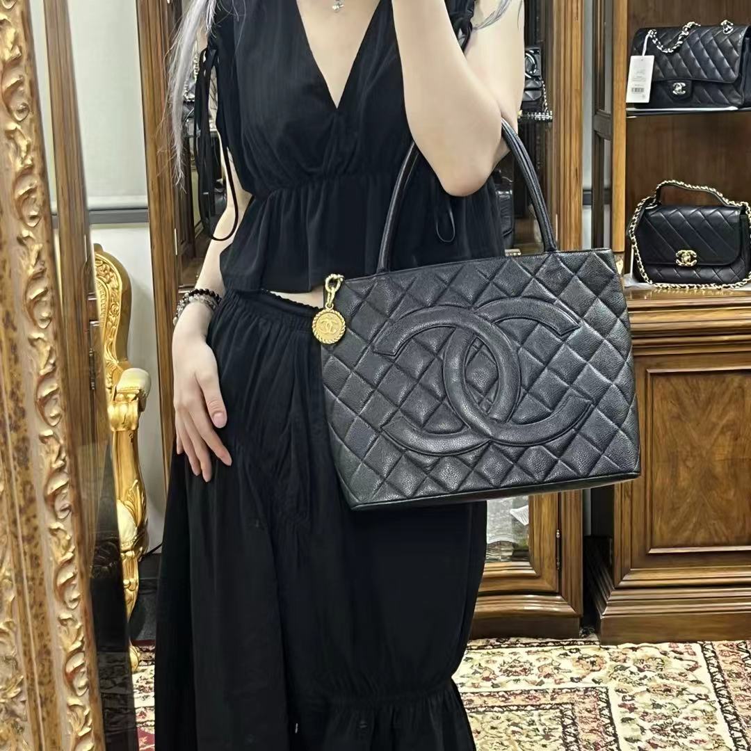 Chanel CC Black Caviar Leather “Hilton” Tote Bag Gold-Tone  [Used]