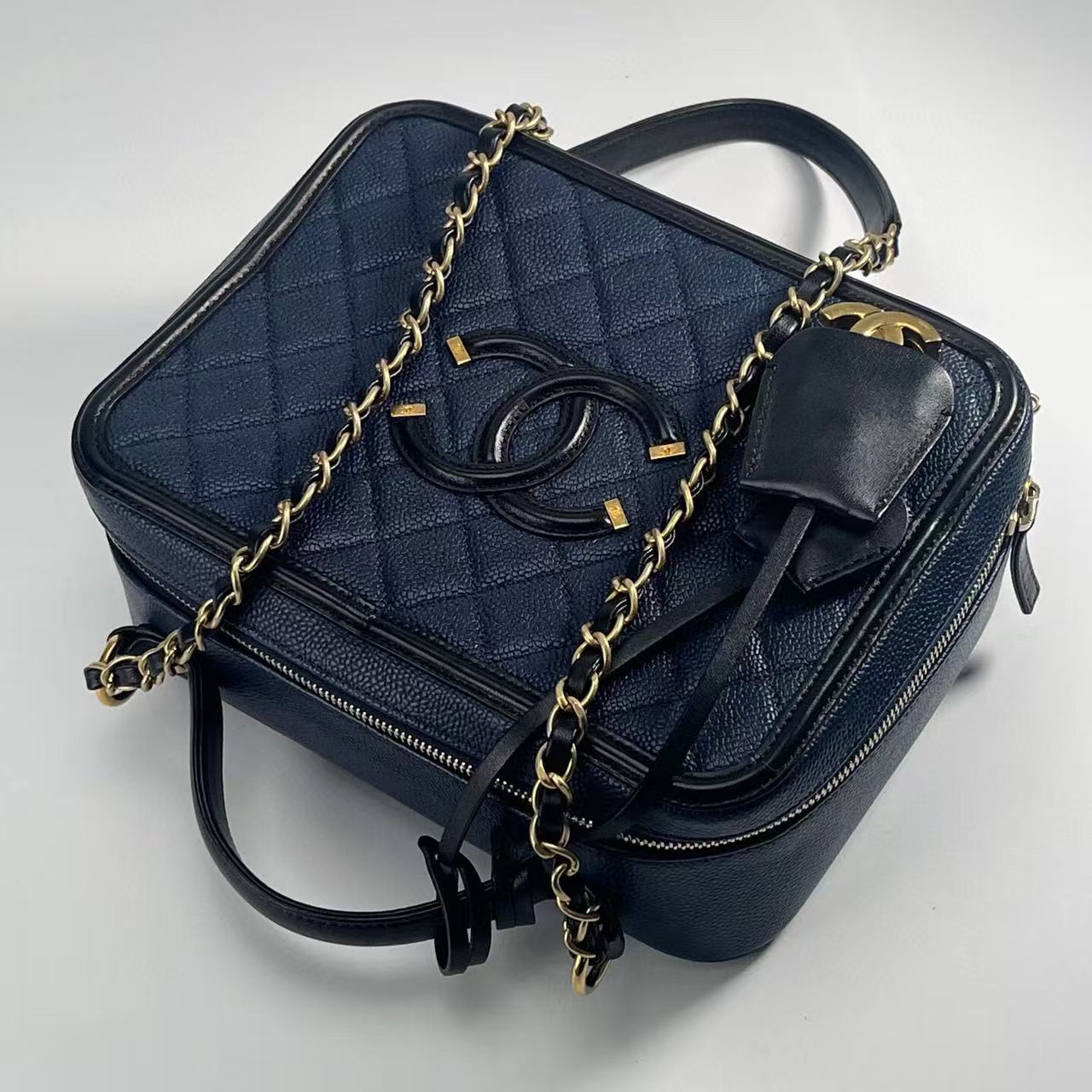 Chanel CC Matelasse Filigree Caviar Skin 2Way Handbag Shoulerbag navy x black [Used]