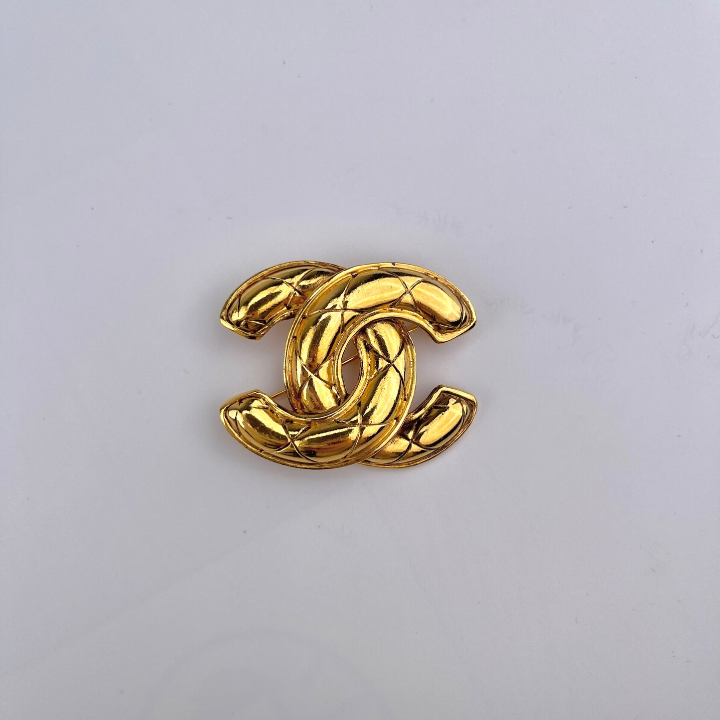 CHANEL CC LOGO Matelasse Vintage Golden Brooch Medium size [Used]