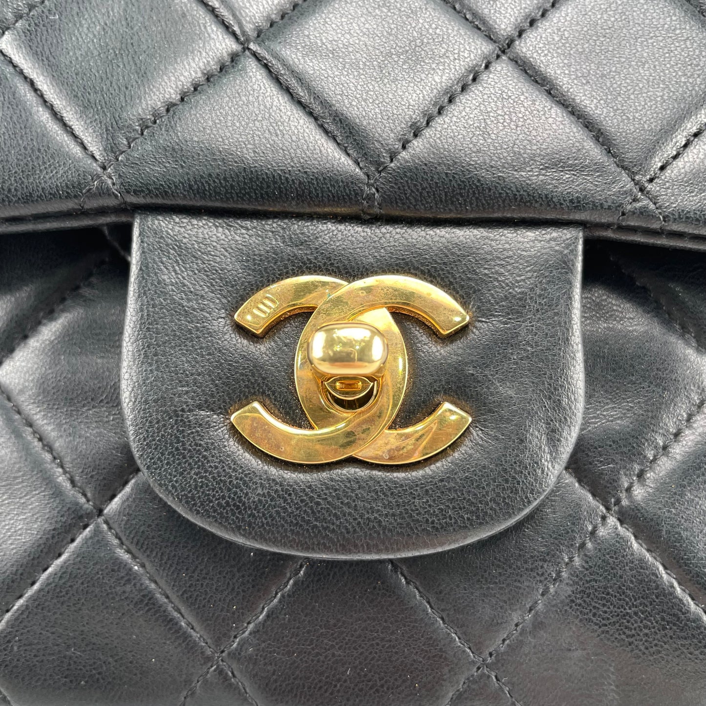 CHANEL Black Lambskin Classic Double Flap 25 Shoulderbag [Used]