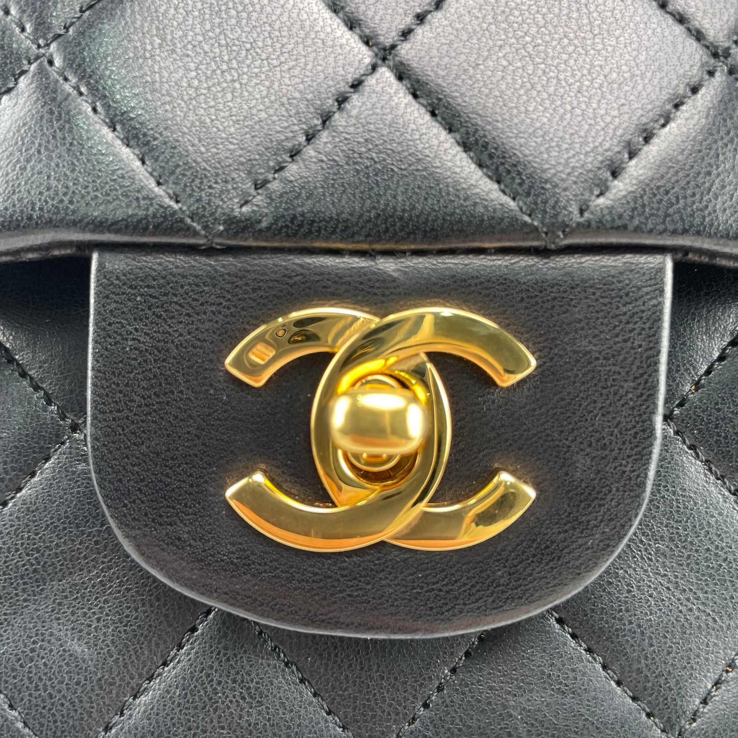 CHANEL Black Lambskin Classic Double Flap 23 Shoulderbag [Used]