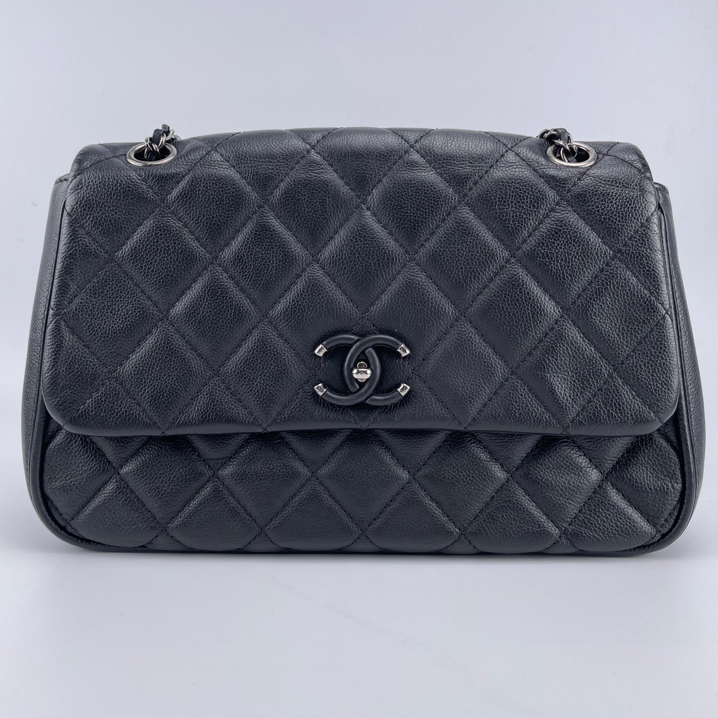 CHANEL Black Quilted Calfskin Flap Shoulder bag [Used]