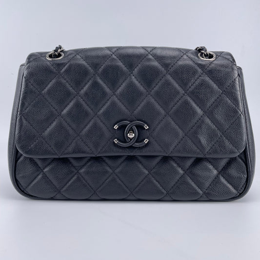 CHANEL Black Quilted Calfskin Flap Shoulder bag [Used]