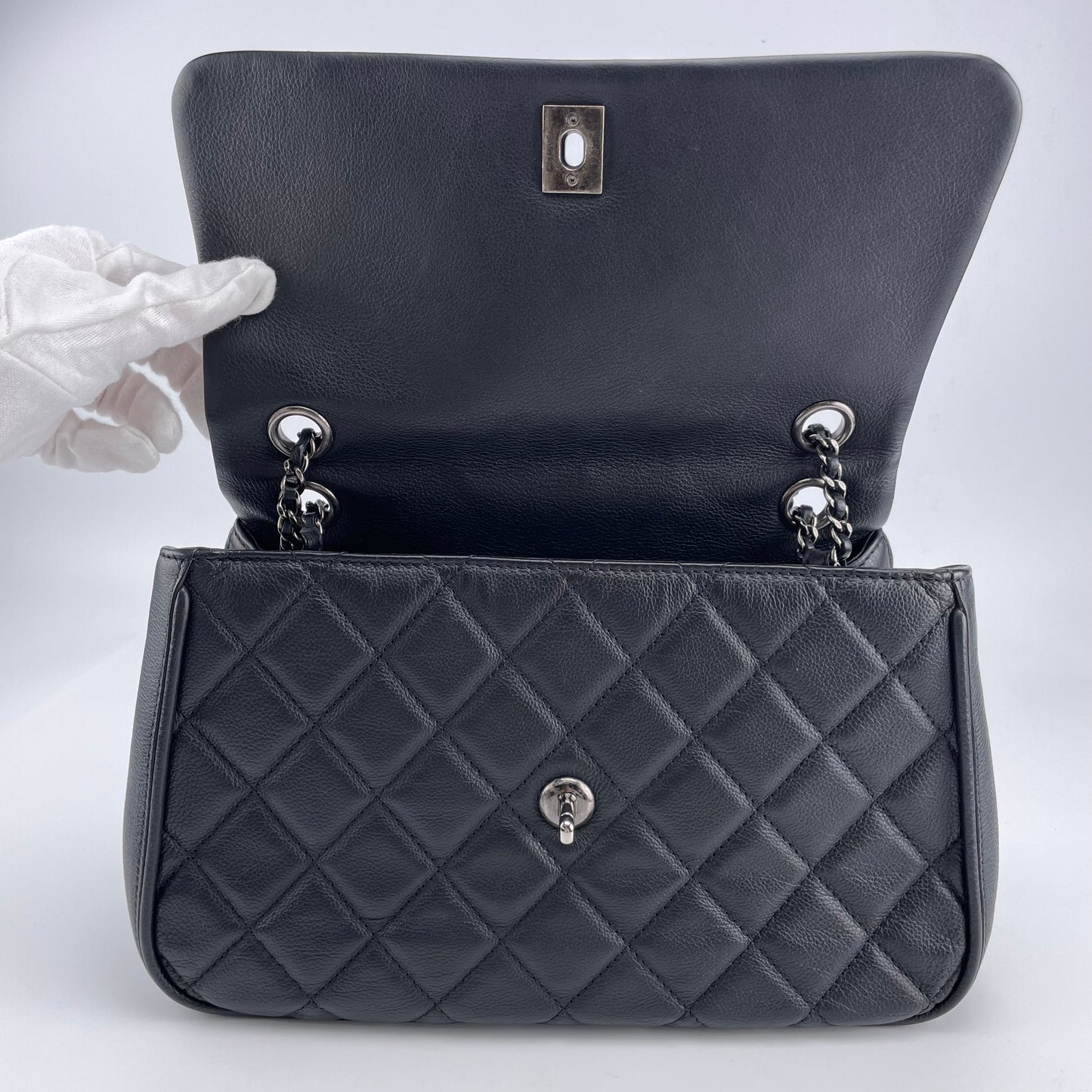 CHANEL Black Quilted Calfskin Flap Shoulder bag [Used]