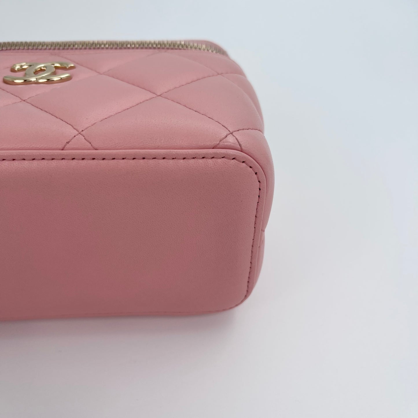 Chanel Quilted Lambskin Vanity Case with Resin & Elegant Chain [Used]