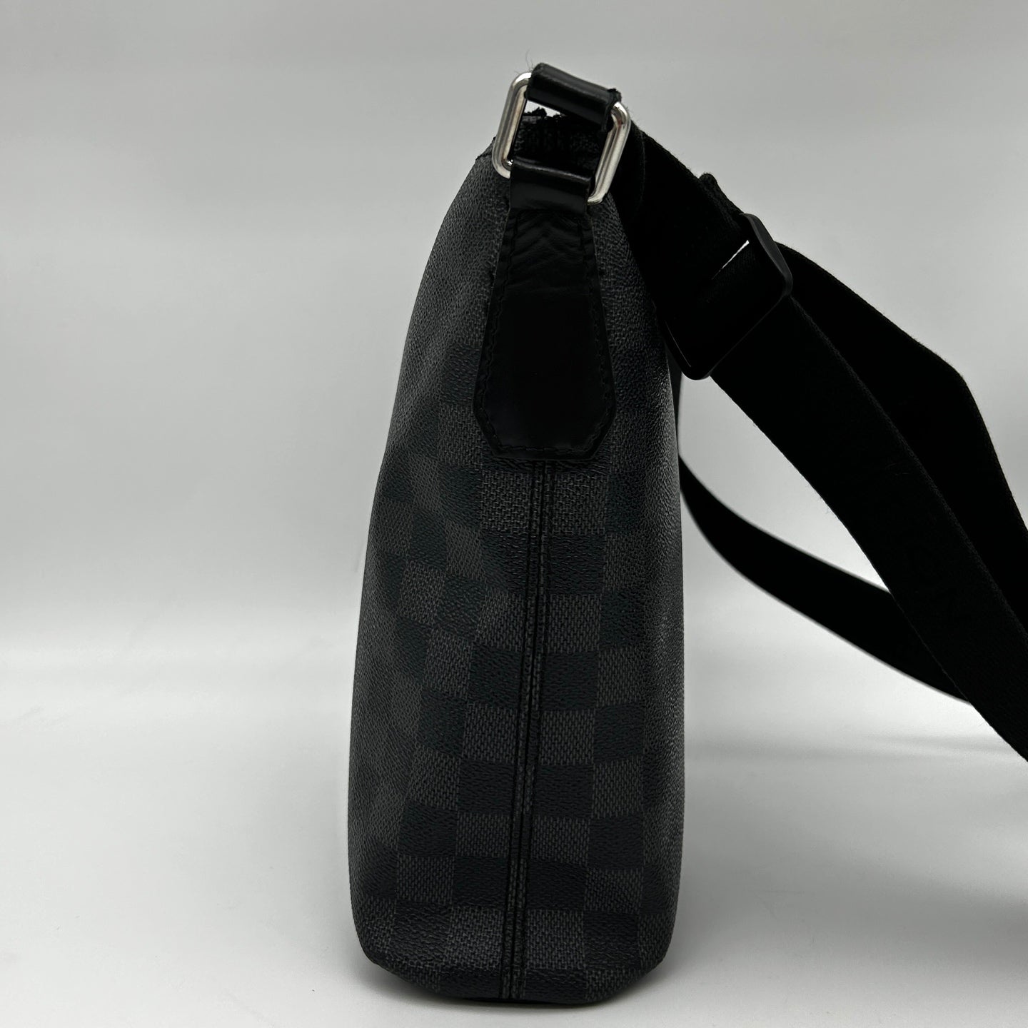 LOUIS VUITTON Damier Graphite Messenger Bag[Used]
