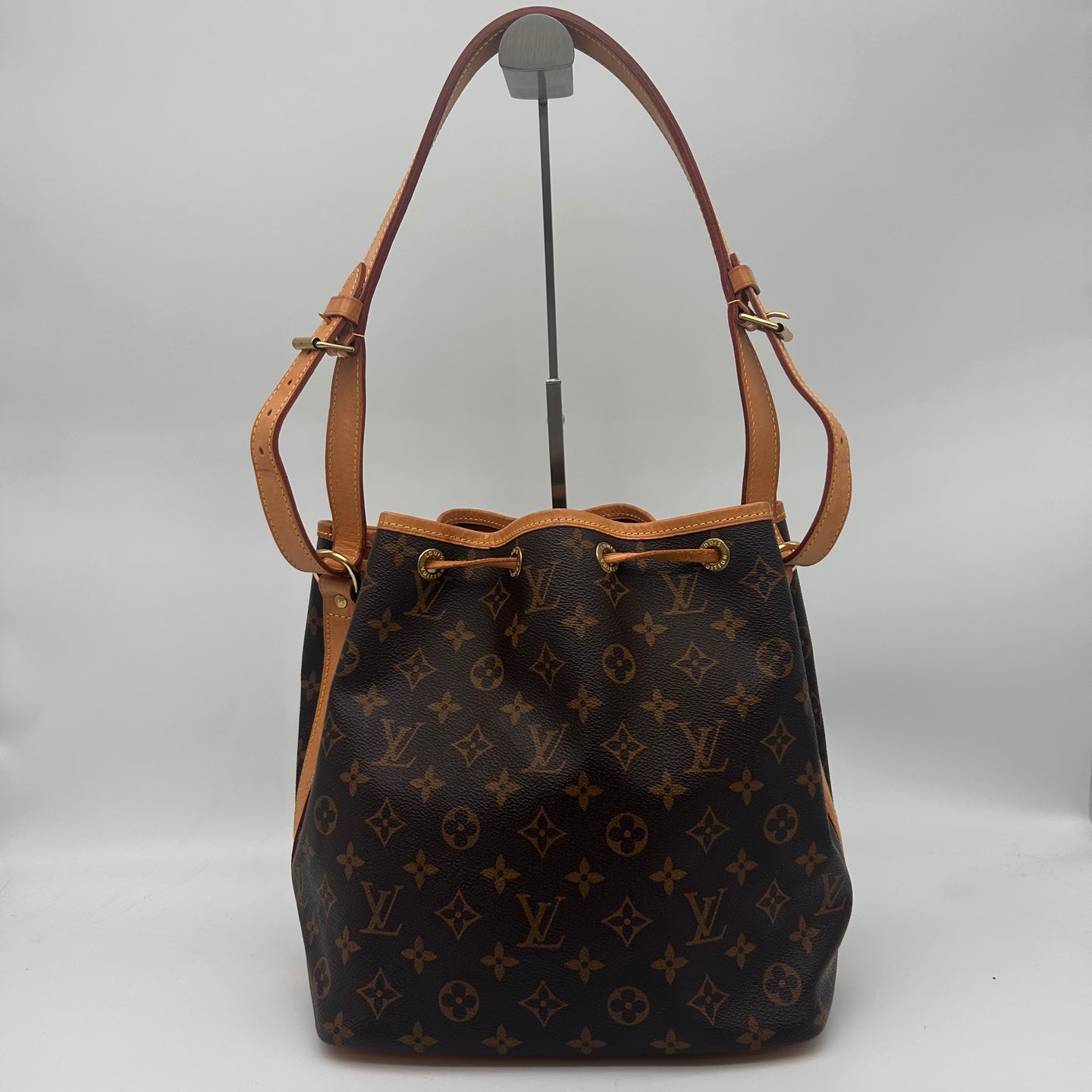 Louis Vuitton Monogram Noé MM Drawstring Bucket Bag [Used]