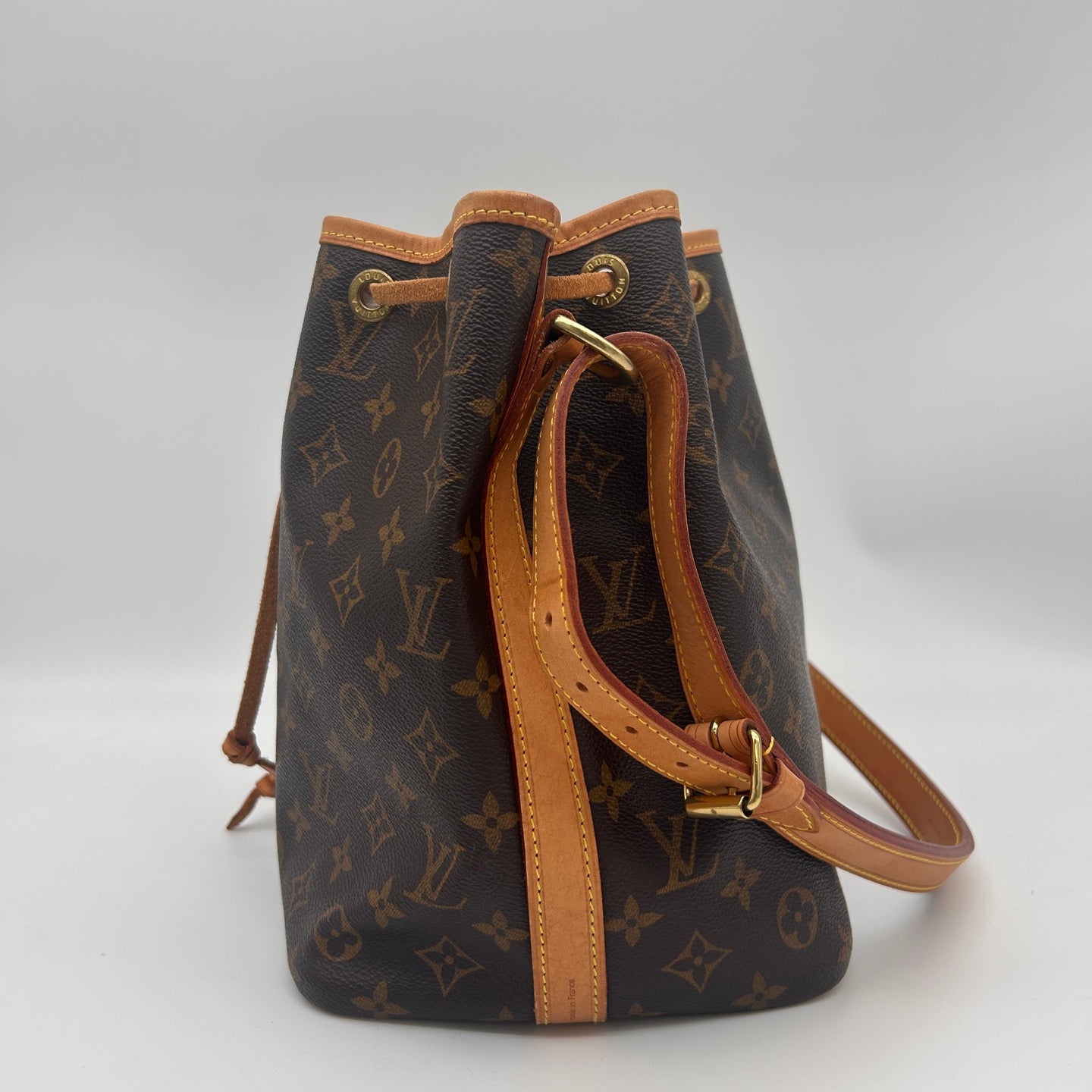 Louis Vuitton Monogram Noé MM Drawstring Bucket Bag [Used]