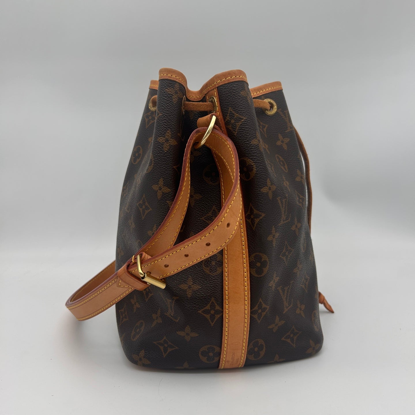 Louis Vuitton Monogram Noé MM Drawstring Bucket Bag [Used]