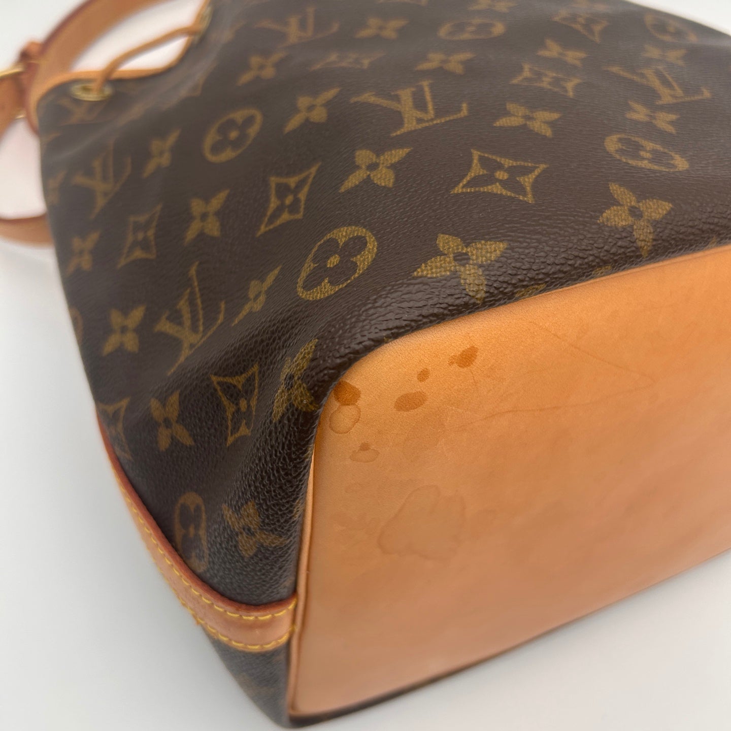 Louis Vuitton Monogram Noé MM Drawstring Bucket Bag [Used]