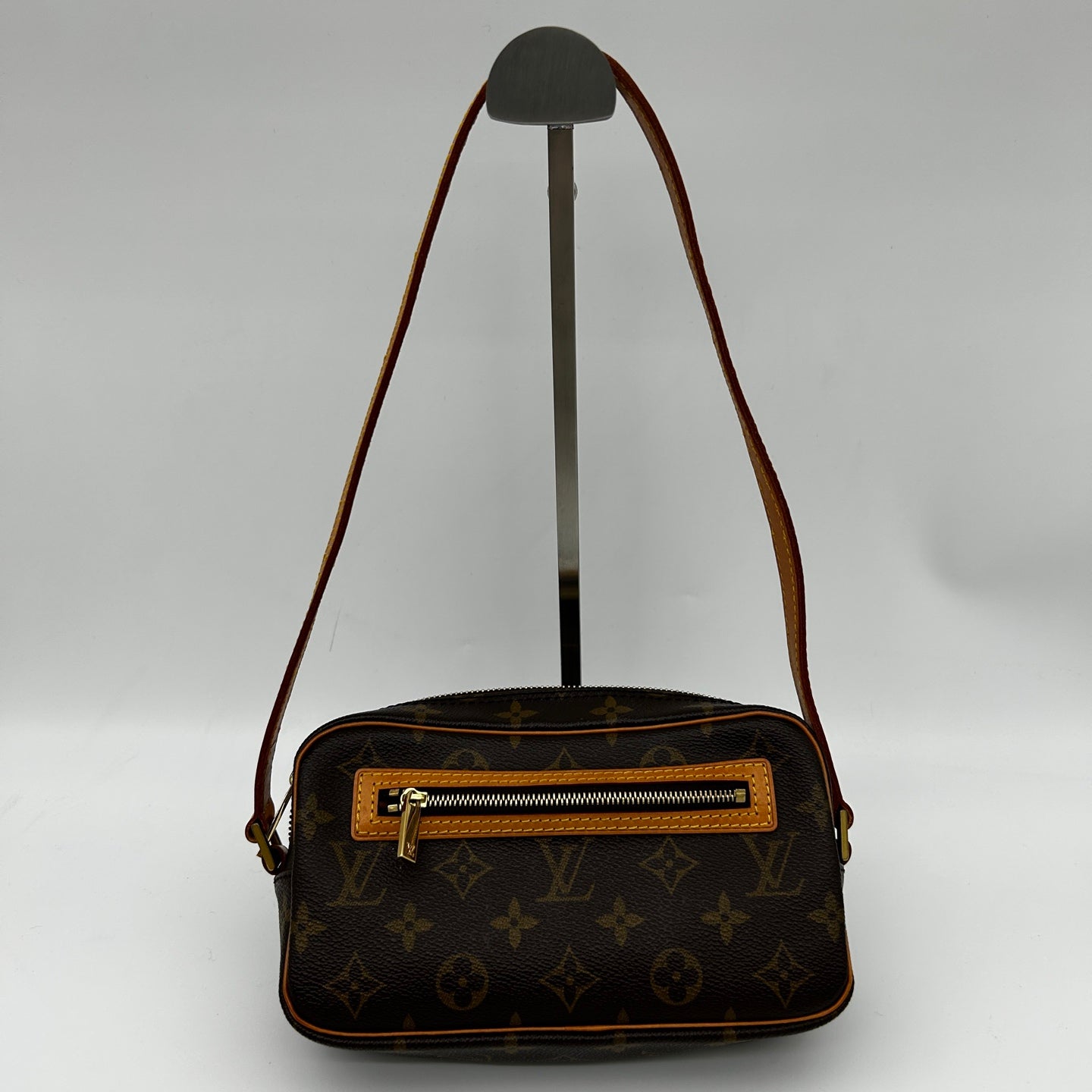 Louis Vuitton Pochette Cité Monogram Canvas Shoulder Bag [Used]