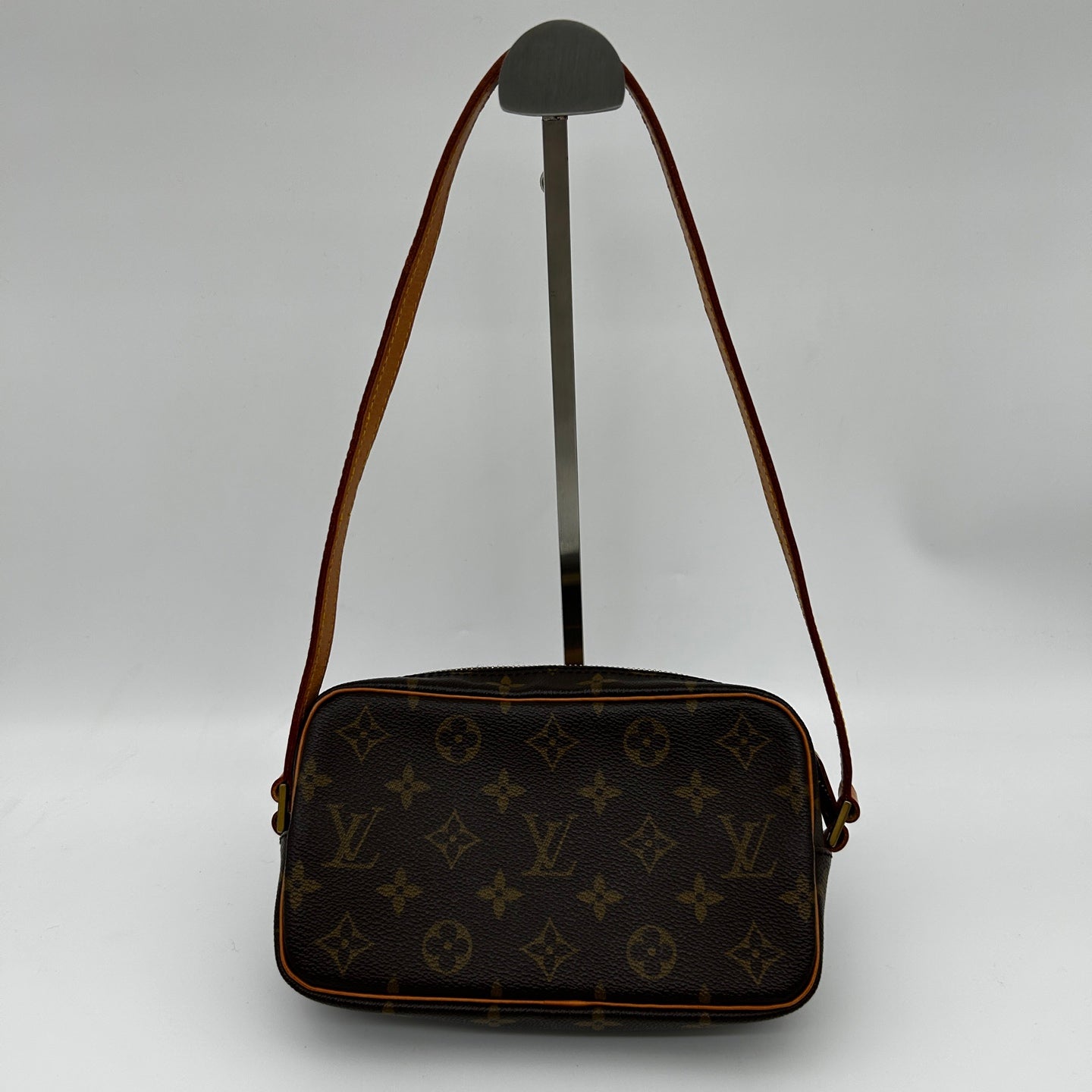 Louis Vuitton Pochette Cité Monogram Canvas Shoulder Bag [Used]