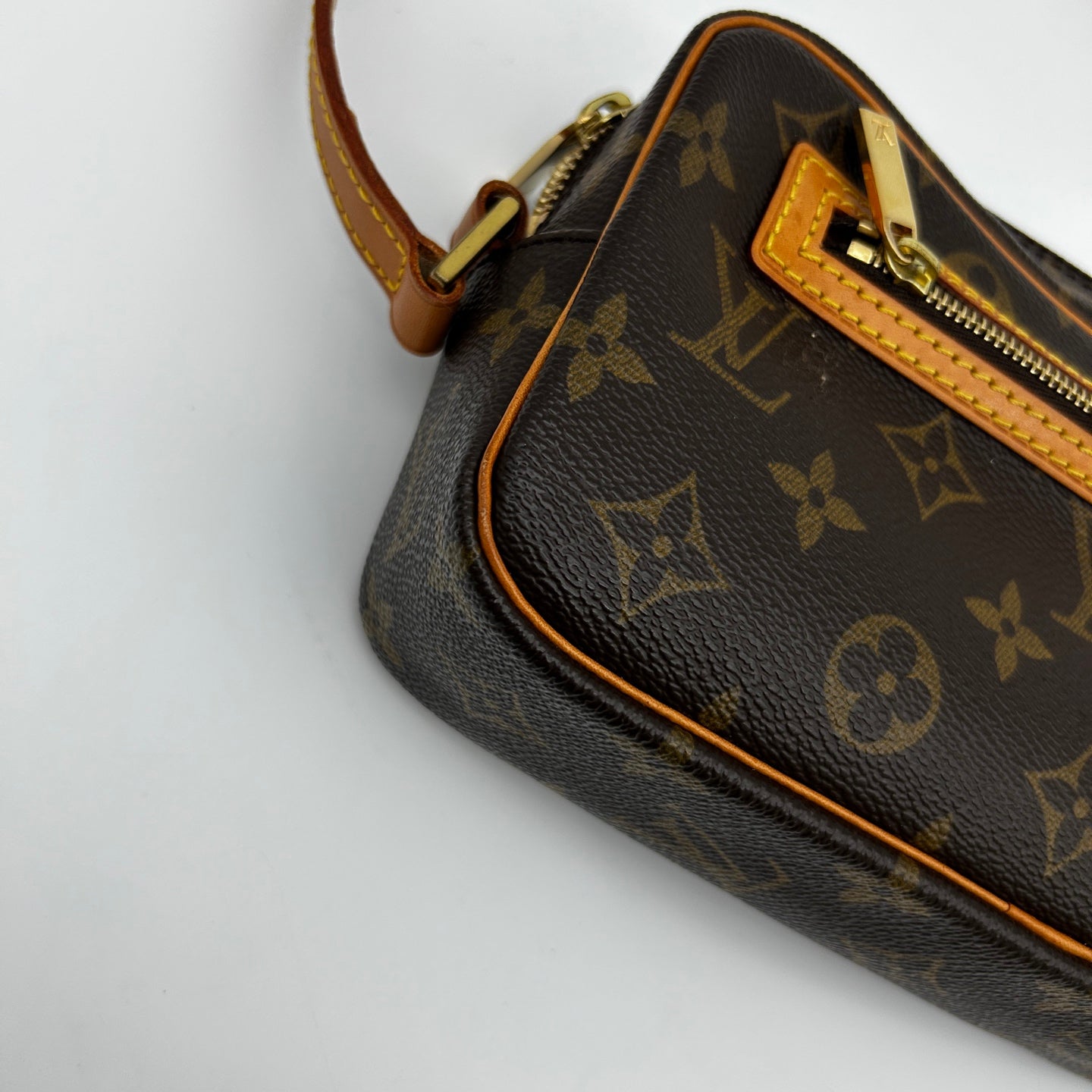 Louis Vuitton Pochette Cité Monogram Canvas Shoulder Bag [Used]