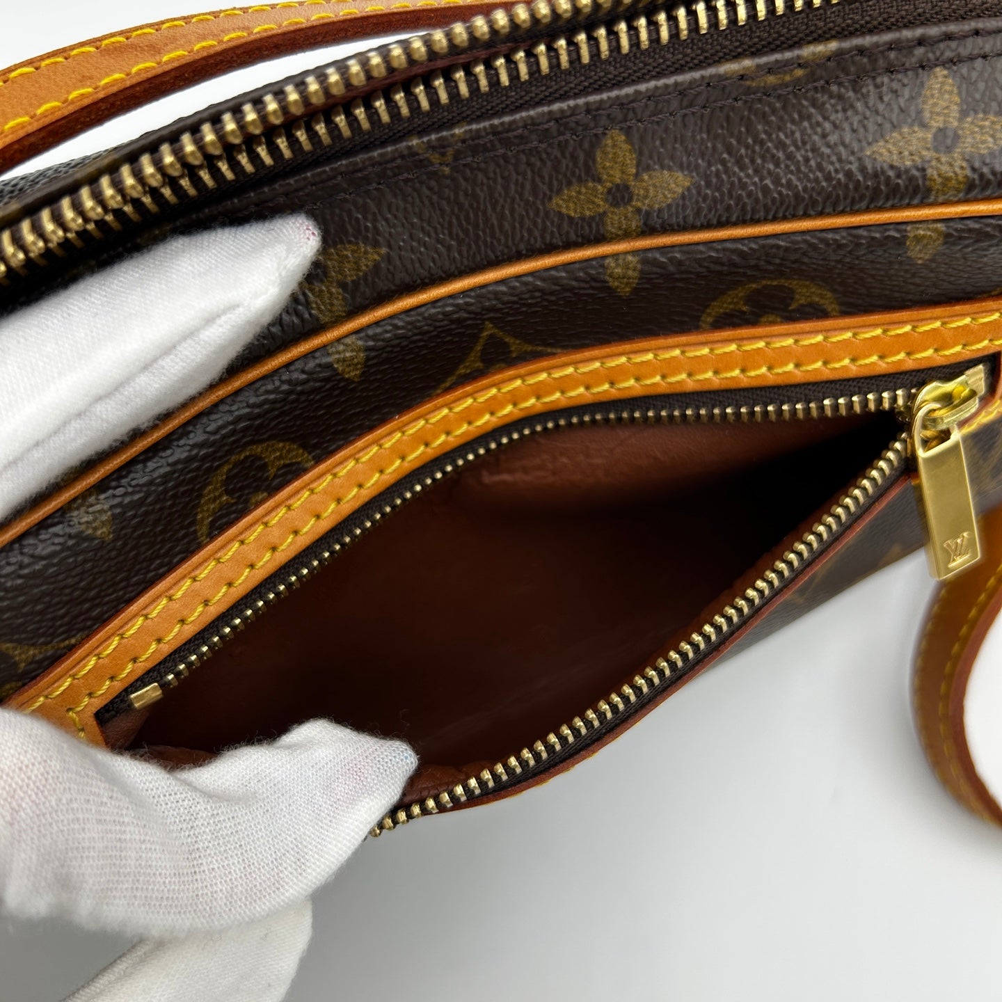 Louis Vuitton Pochette Cité Monogram Canvas Shoulder Bag [Used]