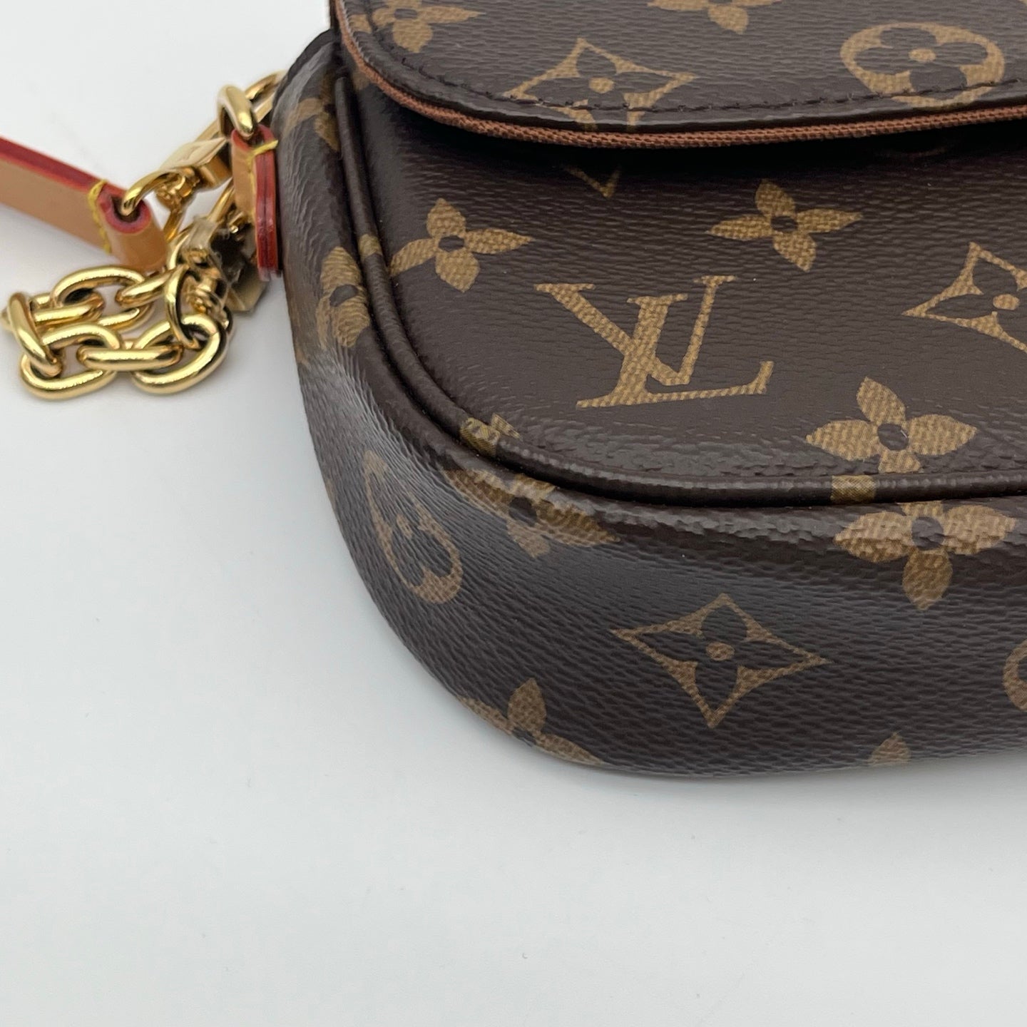 Louis Vuitton Ivy WOC Monogram Canvas Chain Wallet [Used]