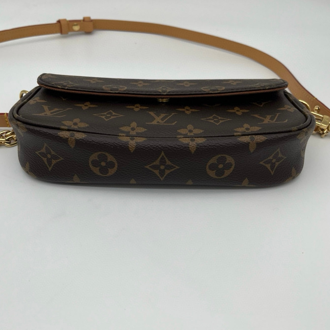 Louis Vuitton Ivy WOC Monogram Canvas Chain Wallet [Used]
