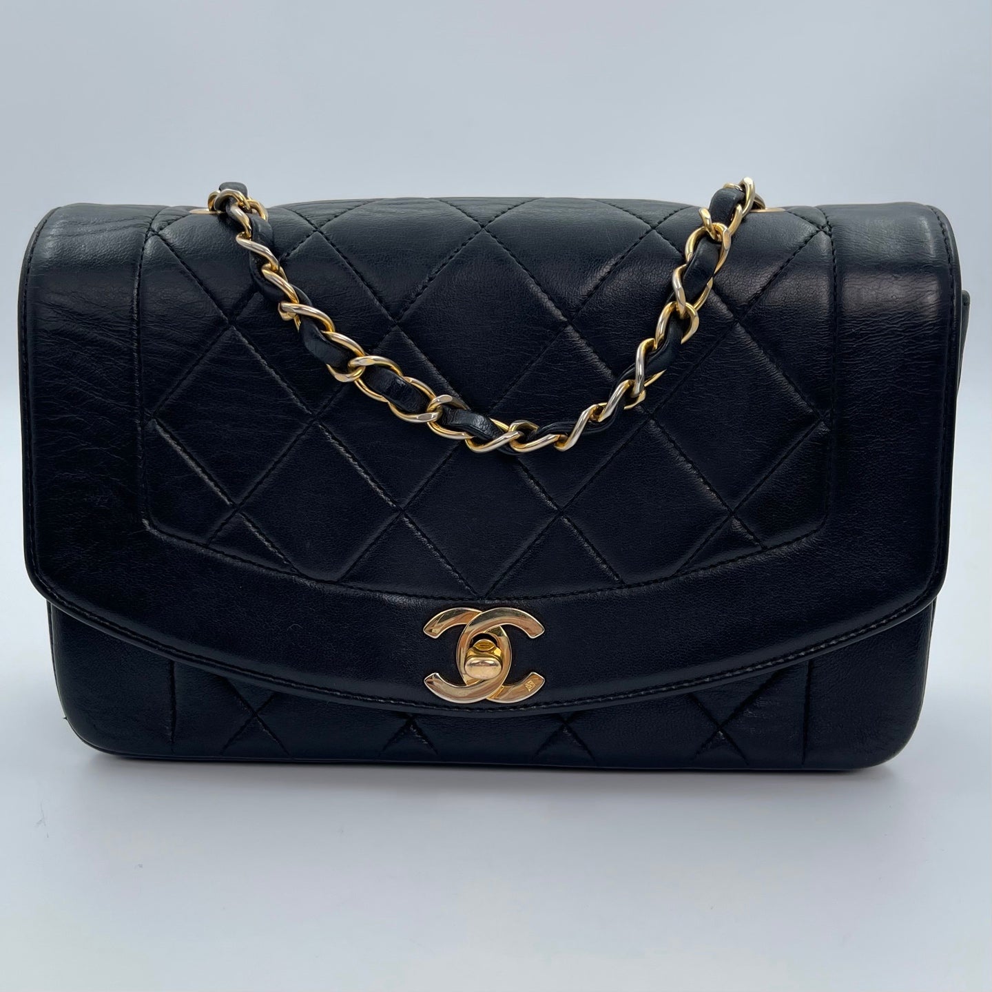 Chanel Black Lambskin Diana Medium Chain Shoulder Bag Gold Hardware 23 cm [Used]