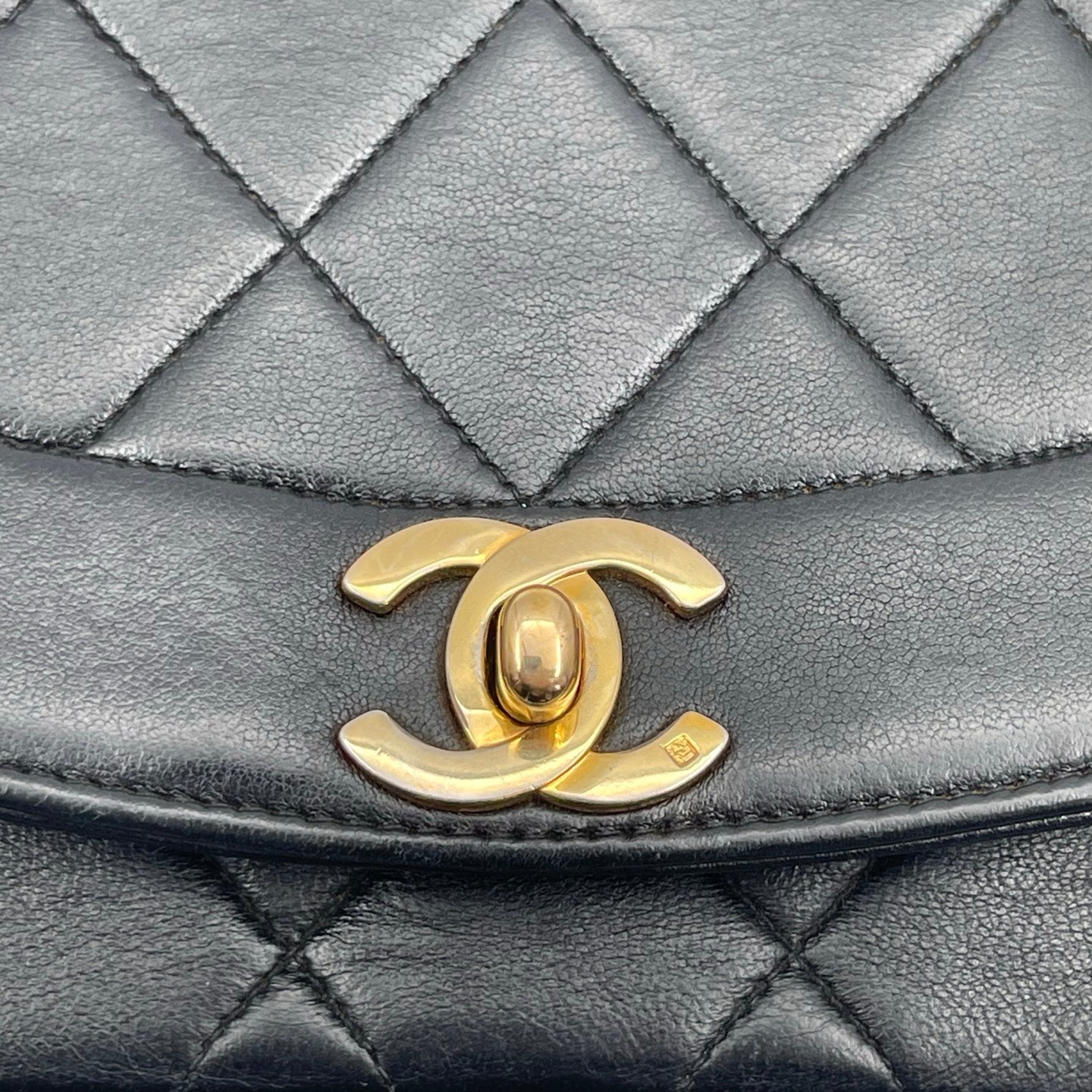 Chanel Black Lambskin Diana Medium Chain Shoulder Bag Gold Hardware 23 cm [Used]