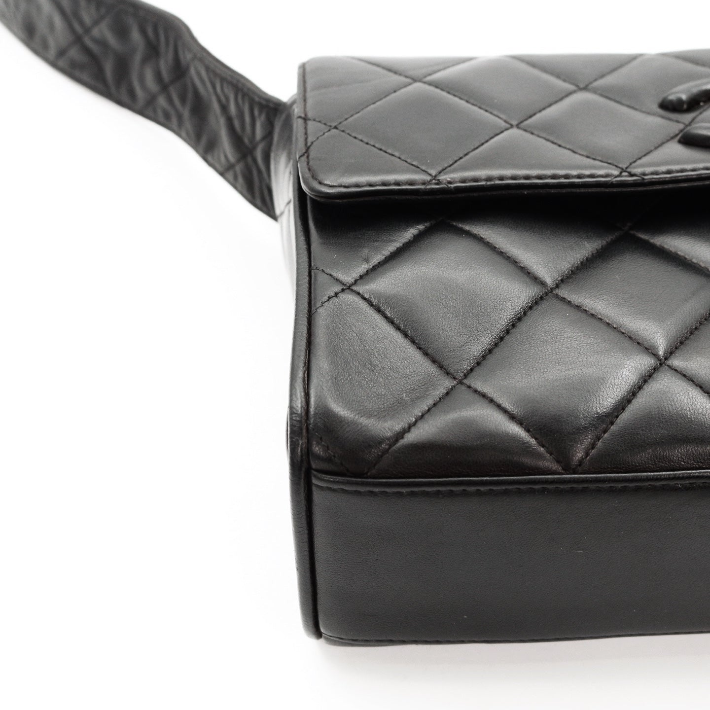 CHANEL So Black Lambskin CC Messenger Bag [Used]