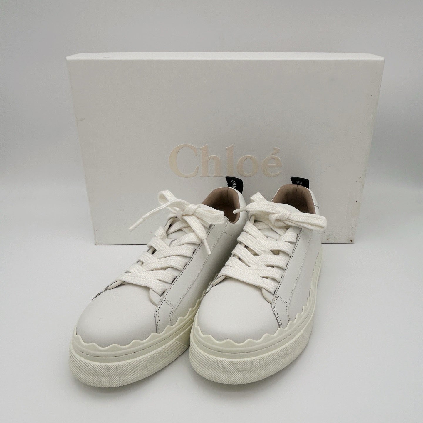 CHLOÉ Lauren White Leather Low-Top Sneakers [Used]