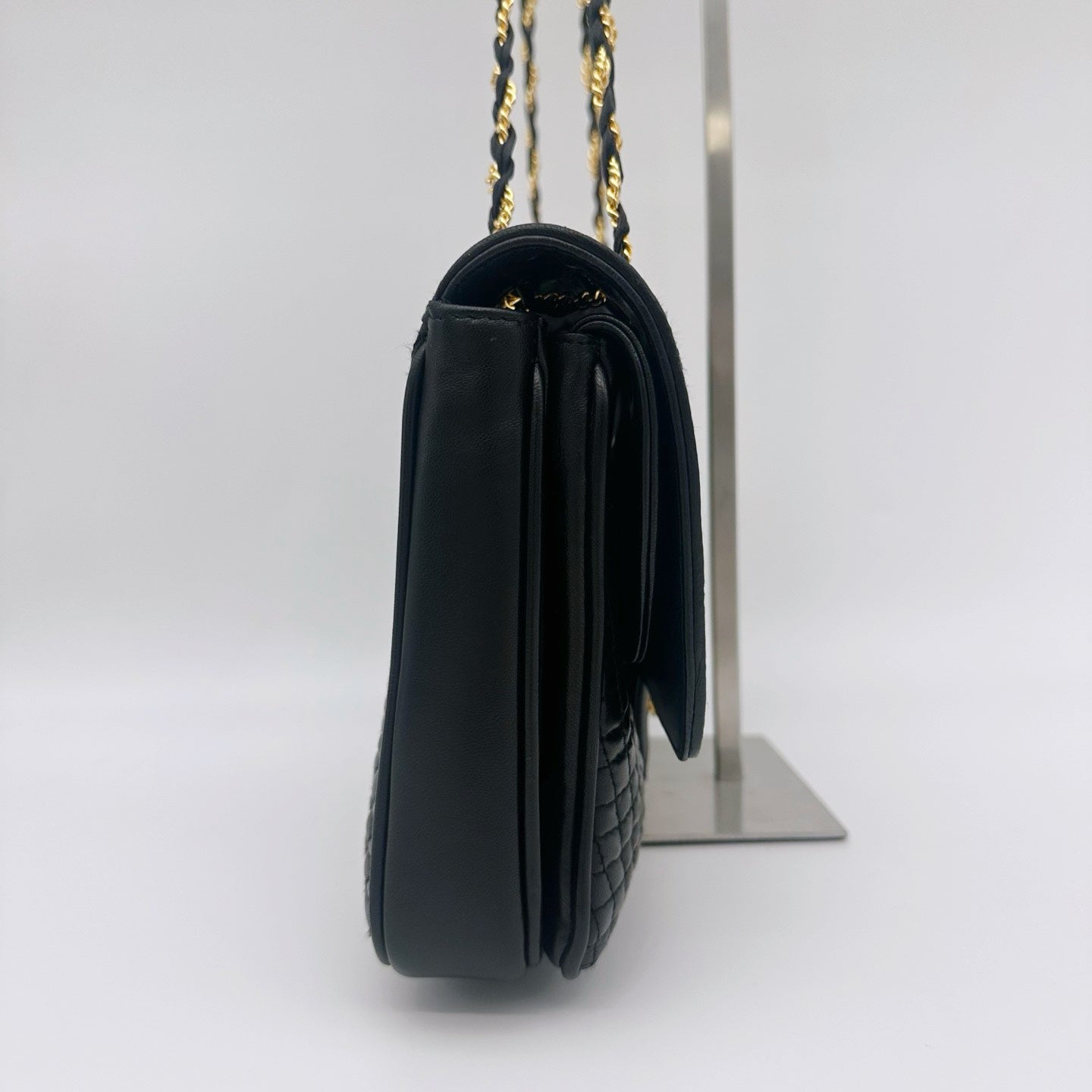 BALLY Black Quilted Lambskin Chain Shoulder Bag [Used]