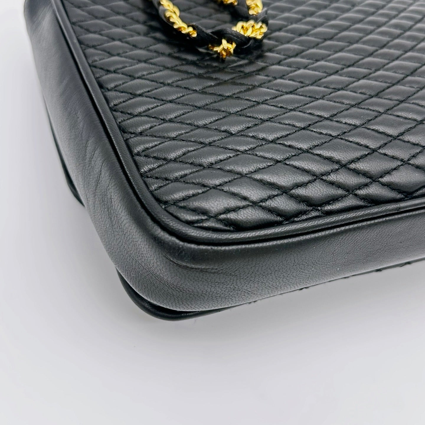 BALLY Black Quilted Lambskin Chain Shoulder Bag [Used]