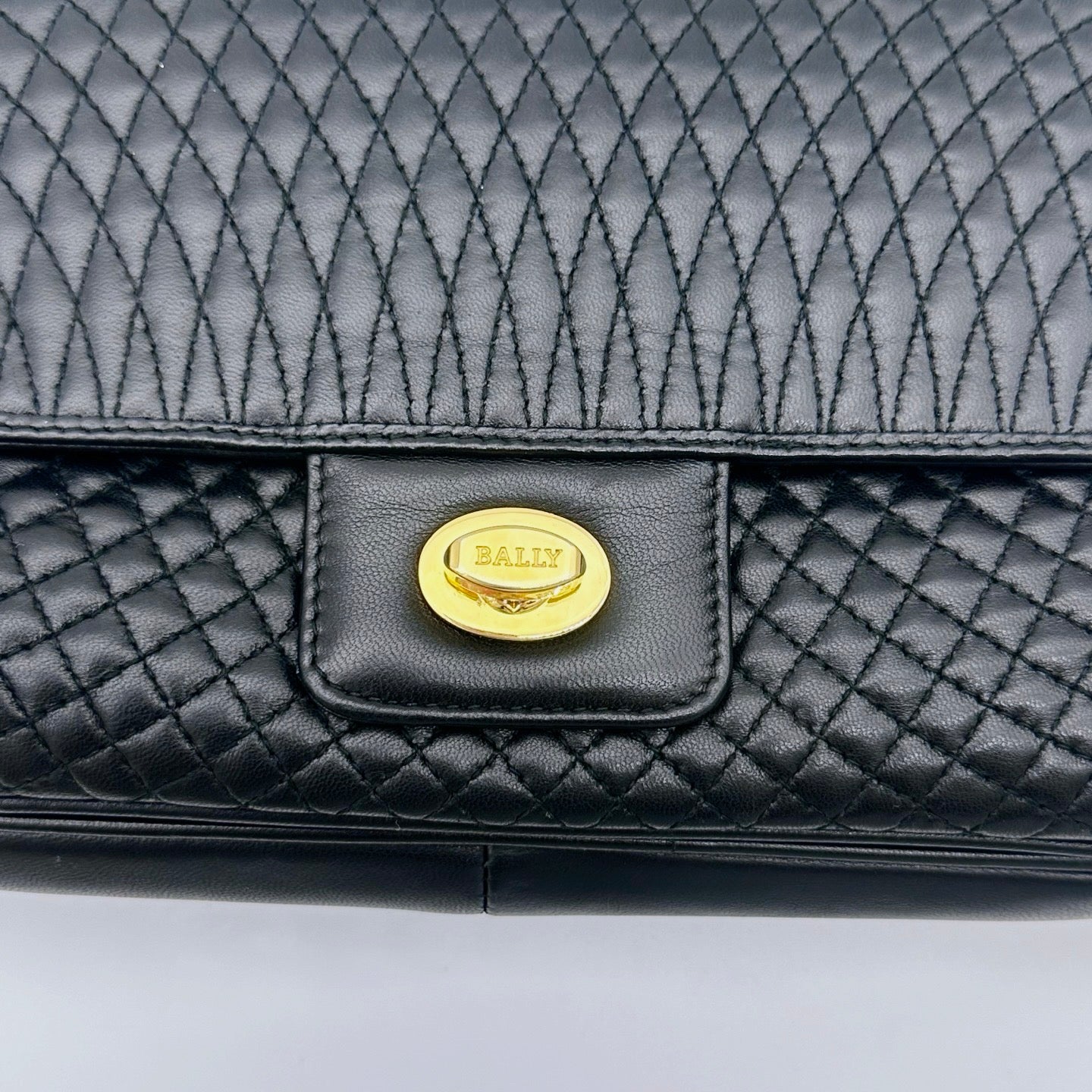 BALLY Black Quilted Lambskin Chain Shoulder Bag [Used]