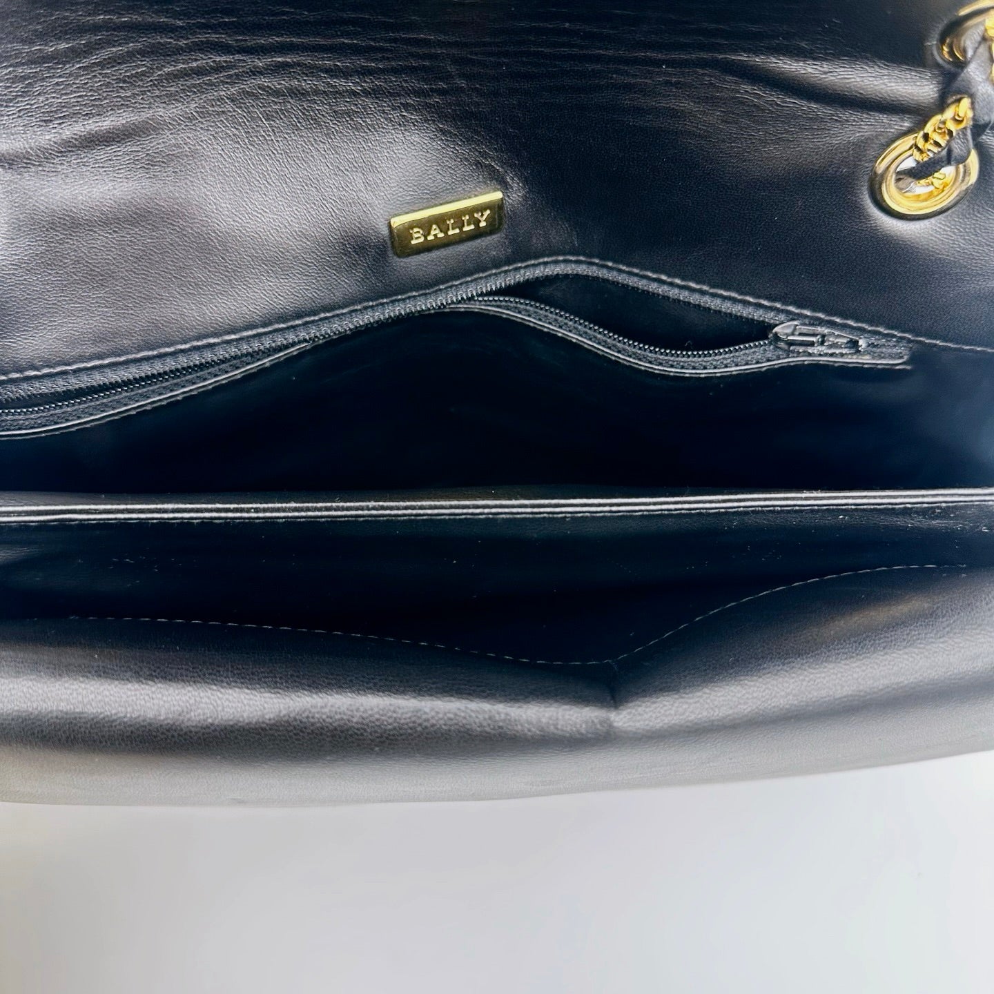 BALLY Black Quilted Lambskin Chain Shoulder Bag [Used]