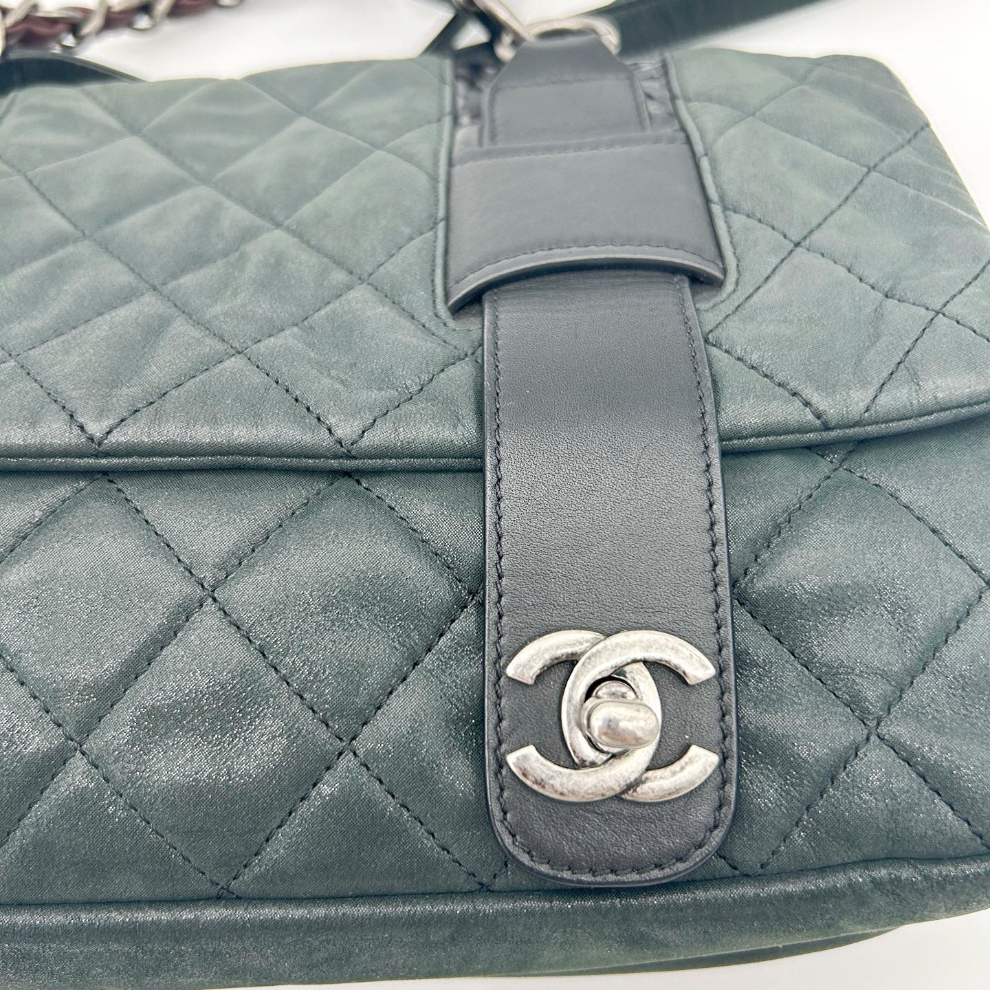 CHANEL Dark Green Pearl Calfskin 2-Way School Lock Messenger Bag [Used]
