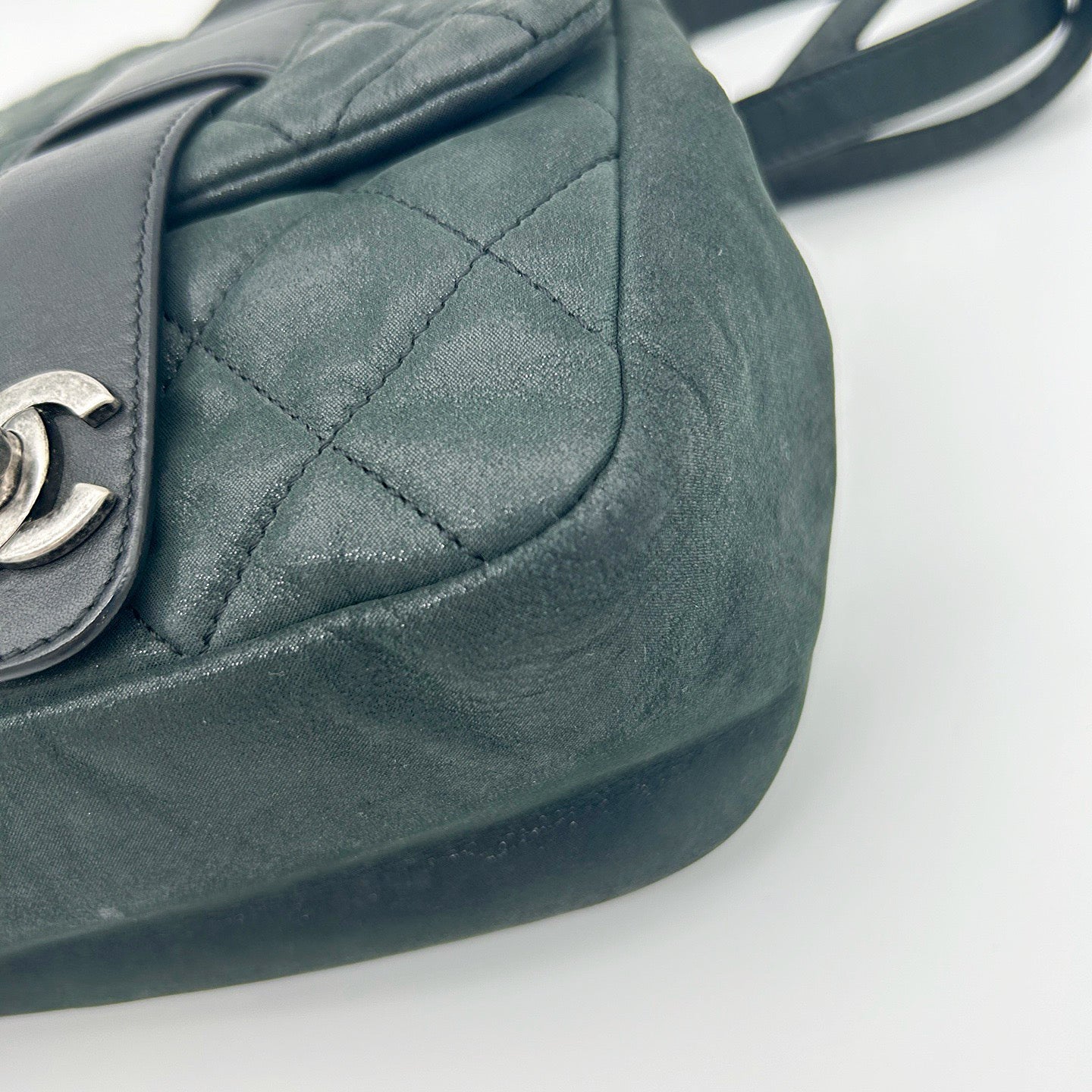 CHANEL Dark Green Pearl Calfskin 2-Way School Lock Messenger Bag [Used]