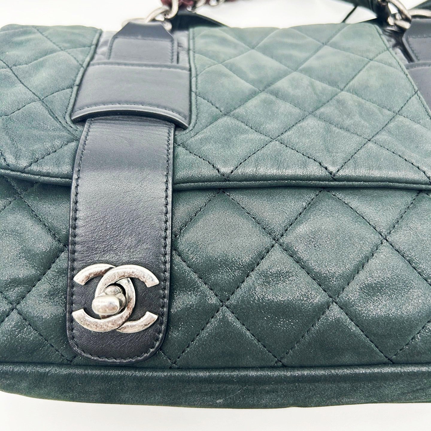 CHANEL Dark Green Pearl Calfskin 2-Way School Lock Messenger Bag [Used]