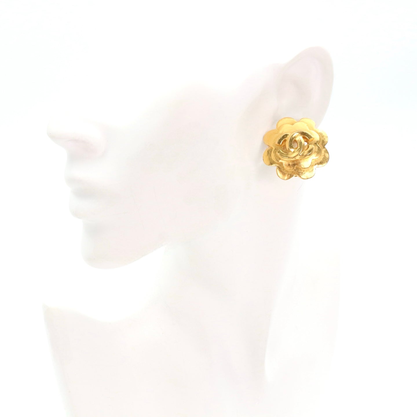 CHANEL Vintage Camellia Clip-On Earrings 98P [Used]