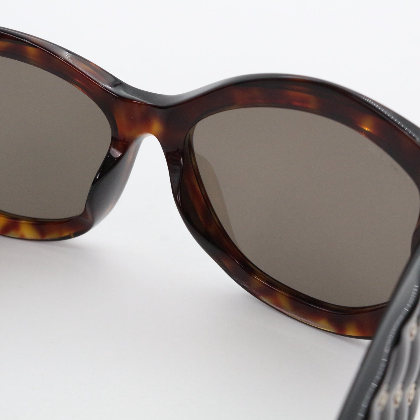 Chanel Tortoiseshell Wide Frame Quilted CC Sunglasses Gold Hardware [Used]