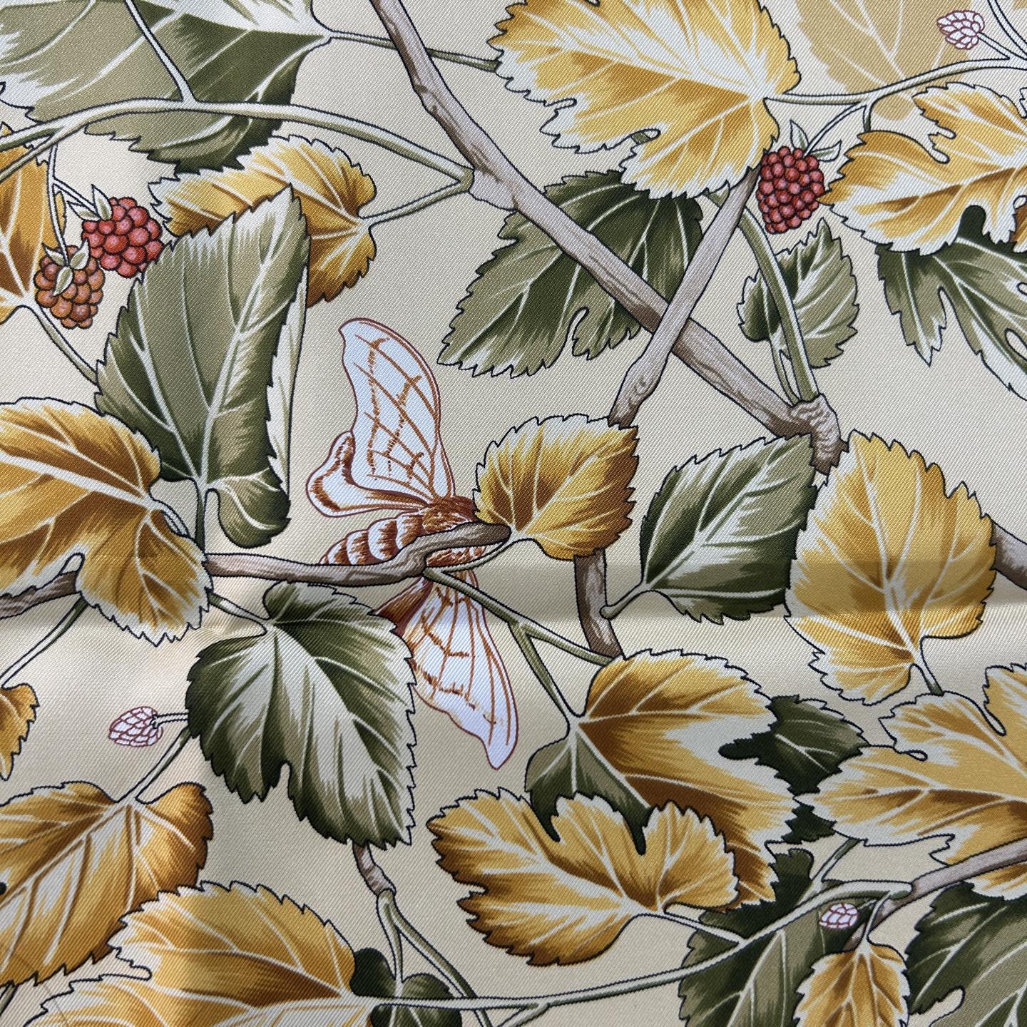 HERMÈS L’Arbre de Soie 90 Silk Scarf [Used]