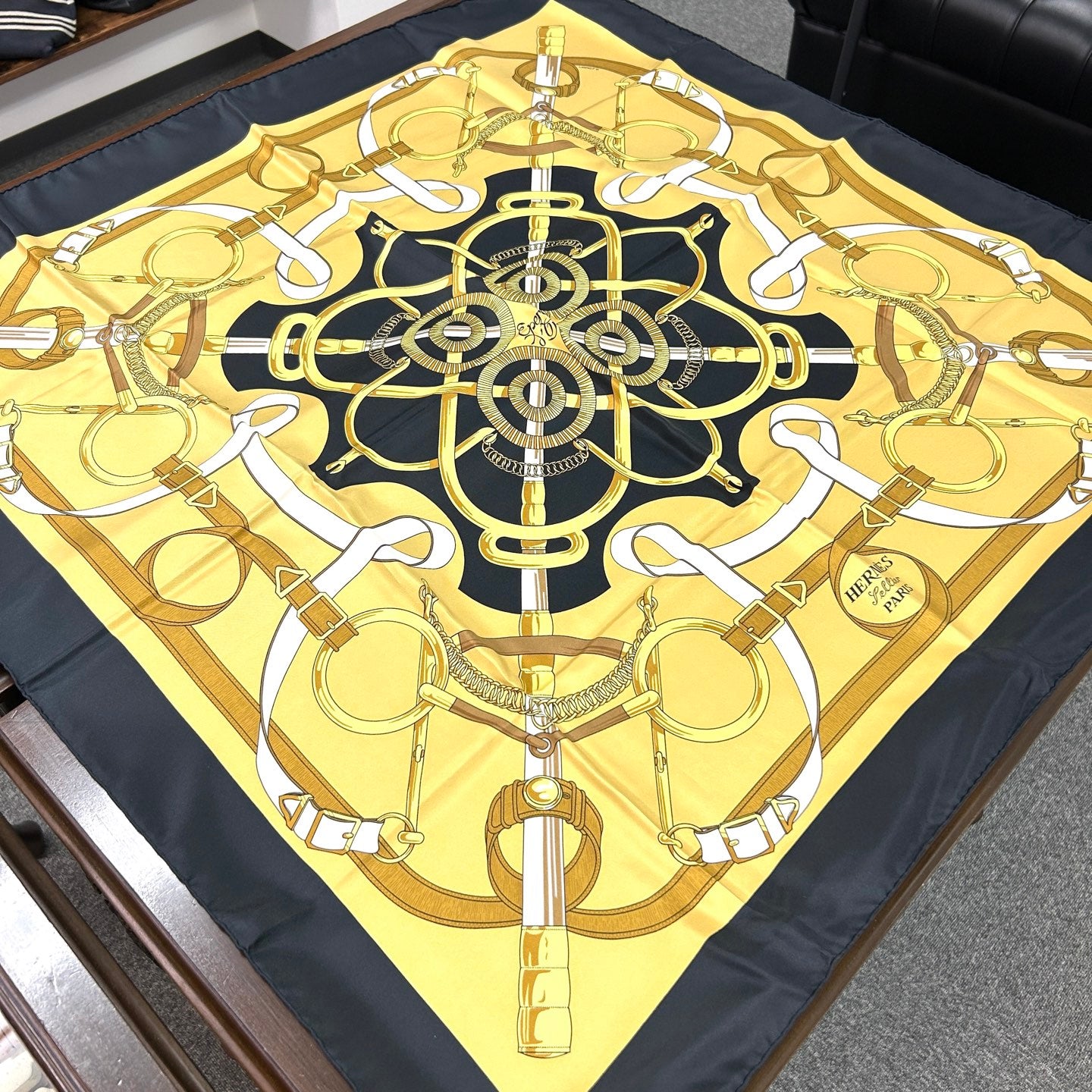 HERMÈS Eperon d'Or 90 Silk Scarf [Used]