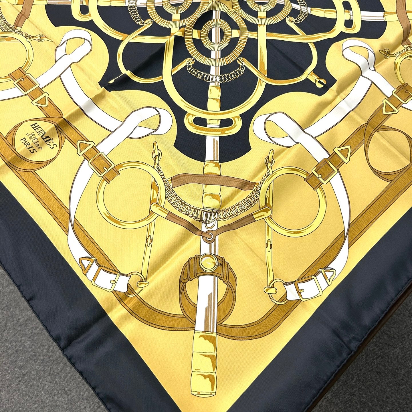 HERMÈS Eperon d'Or 90 Silk Scarf [Used]